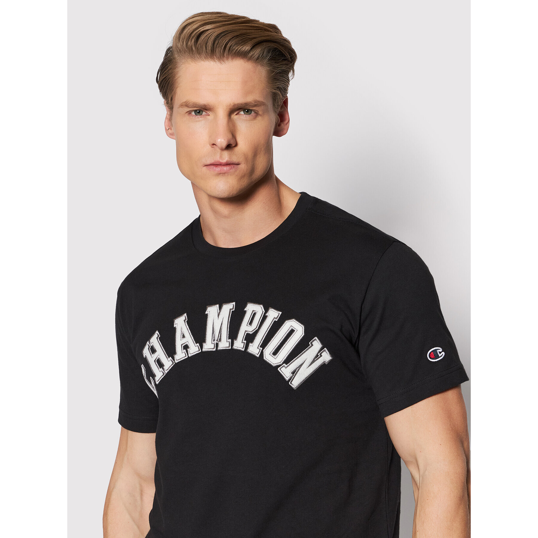 Champion T-Shirt Collegiate Logo 216575 Černá Regular Fit - Pepit.cz