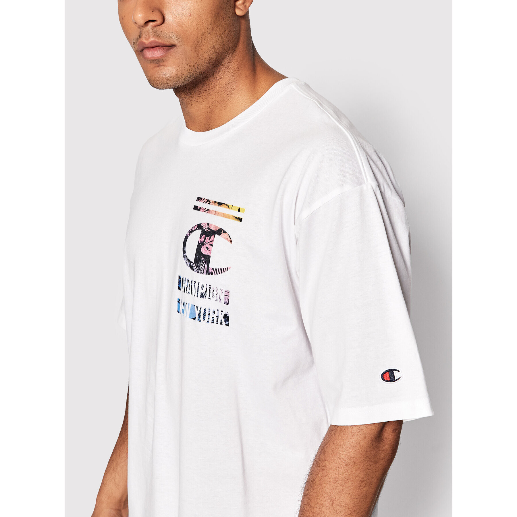 Champion T-Shirt Graphic 217270 Bílá Regular Fit - Pepit.cz