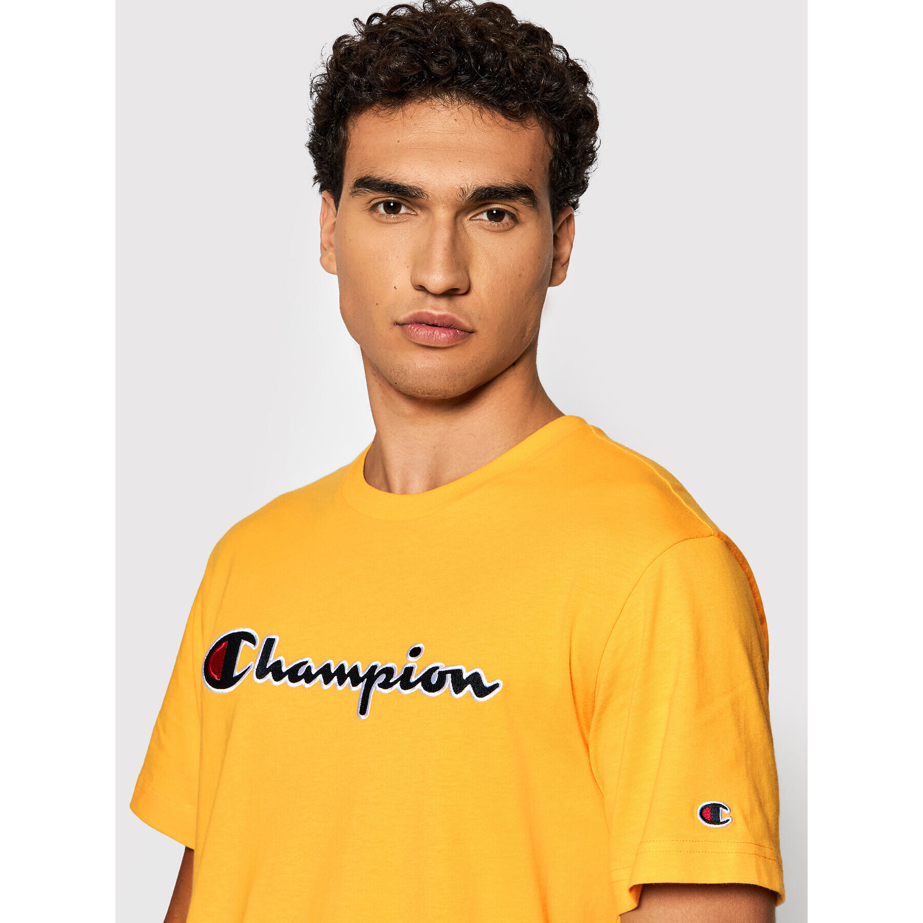 Champion T-Shirt Script Logo 216473 Žlutá Regular Fit - Pepit.cz