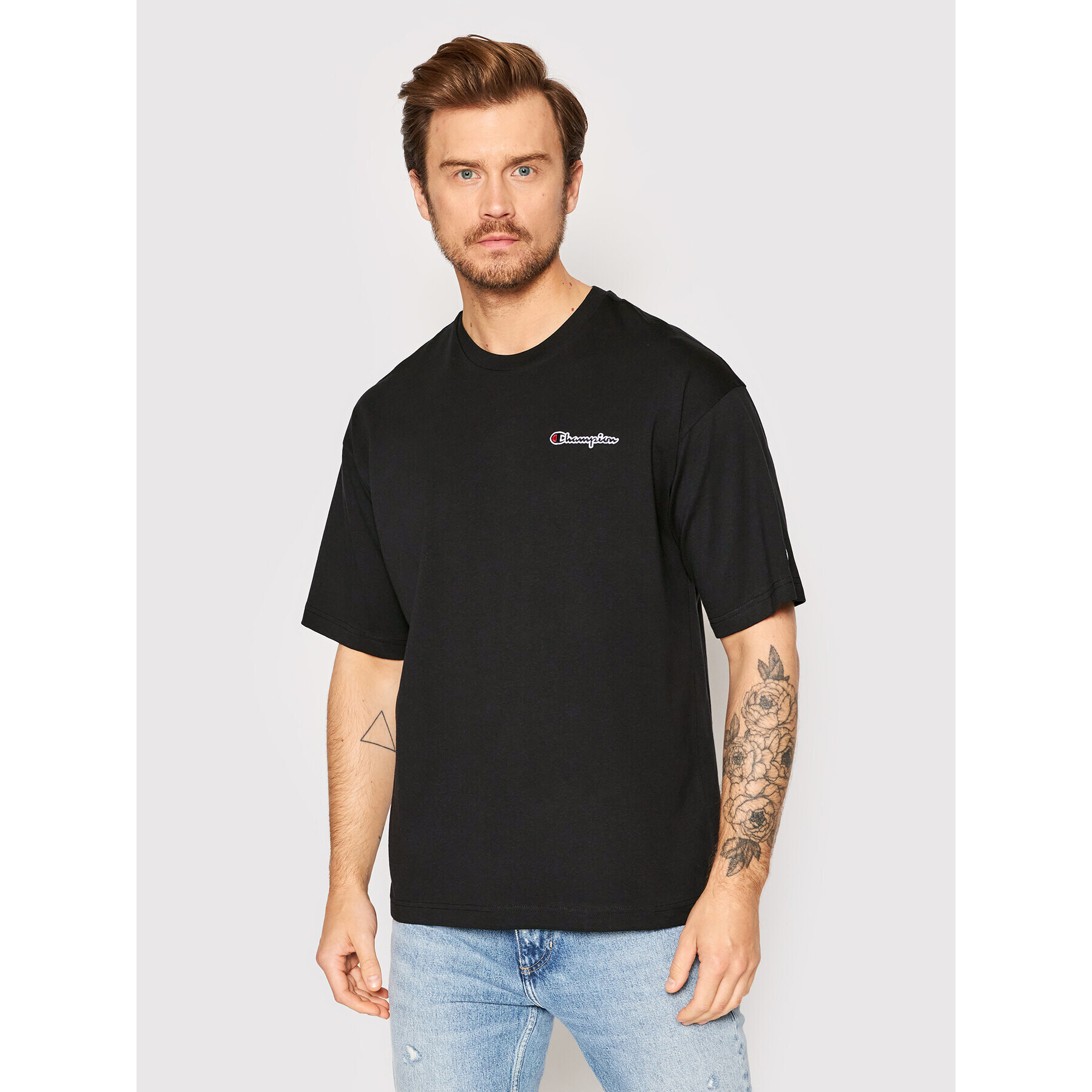 Champion T-Shirt Script Logo 217071 Černá Comfort Fit - Pepit.cz