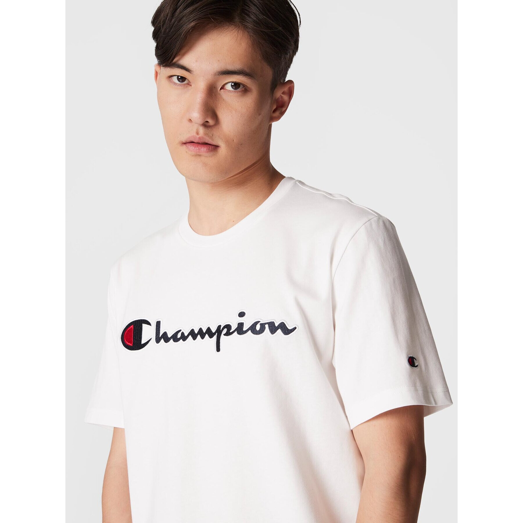 Champion T-Shirt Script Logo Emroidery 218007 Bílá Regular Fit - Pepit.cz