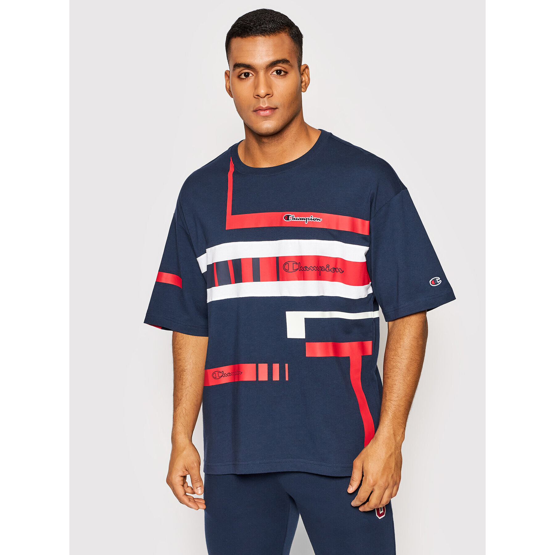 Champion T-Shirt Script Logo Stripe 216487 Tmavomodrá Custom Fit - Pepit.cz