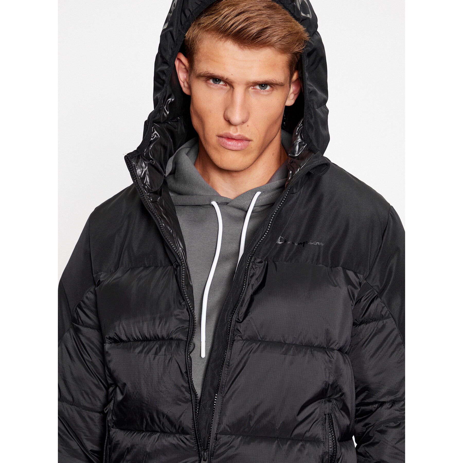 Champion Vatovaná bunda Hooded Jacket 219190 Černá Regular Fit - Pepit.cz