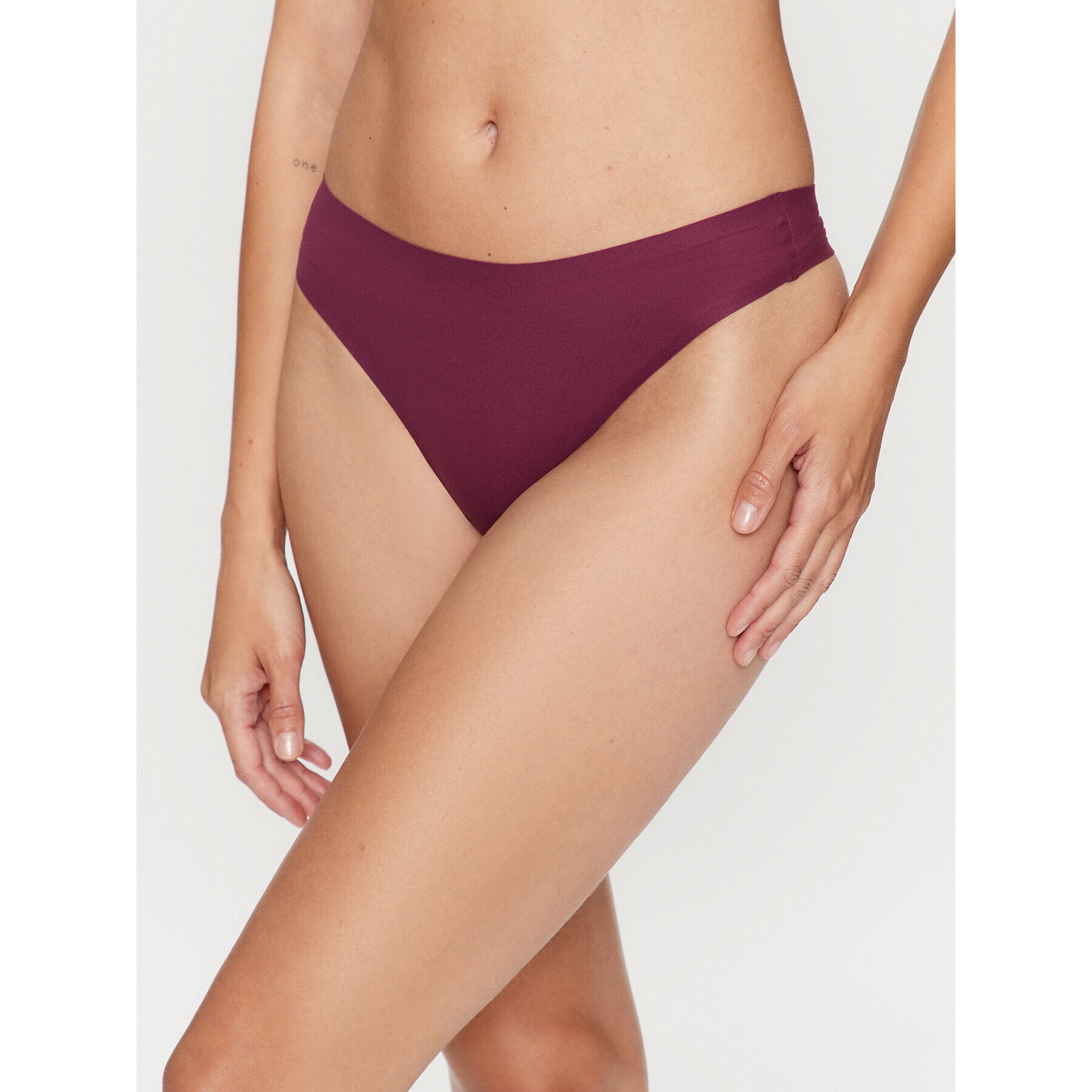 Chantelle Kalhotky string Soft Stretch C26490 Bordó - Pepit.cz