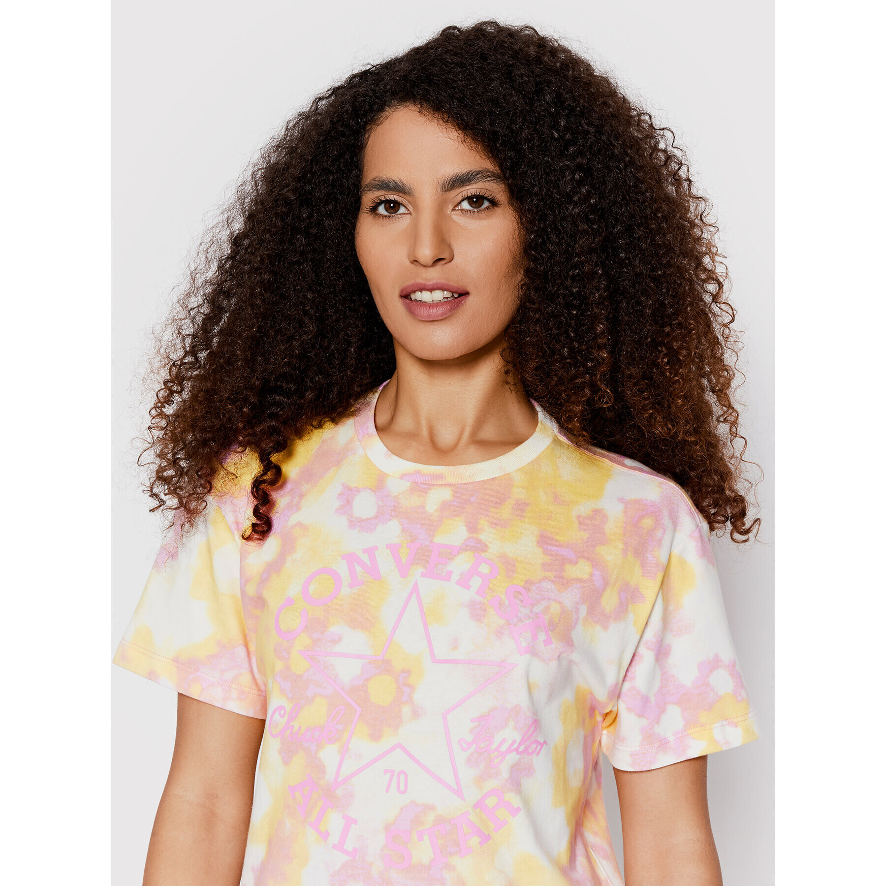 Converse T-Shirt Washed Floral Patch 10023208-A02 Žlutá Loose Fit - Pepit.cz