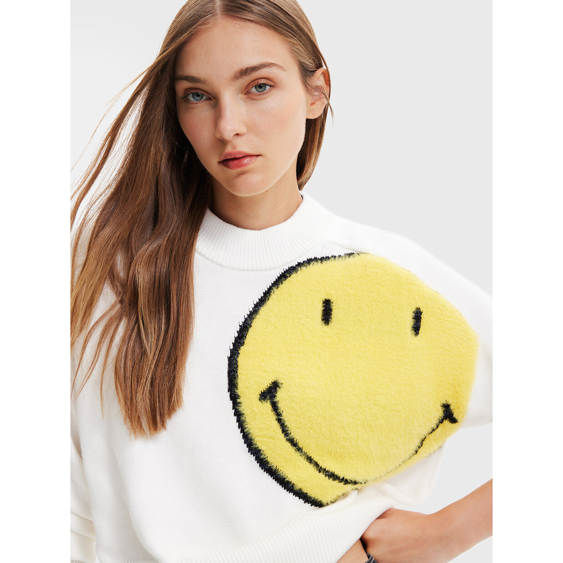 Desigual Svetr SMILEY 22WWJFA3 Bílá Relaxed Fit - Pepit.cz