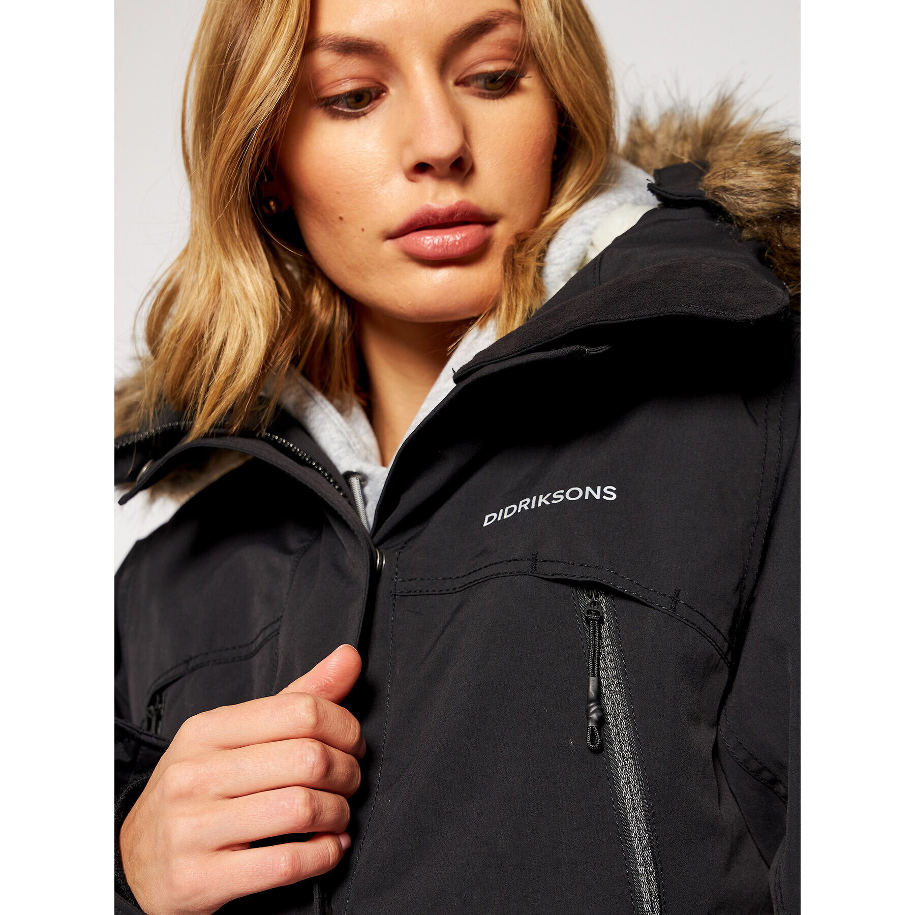 Didriksons Parka Leona 503157 Černá Classic Fit - Pepit.cz