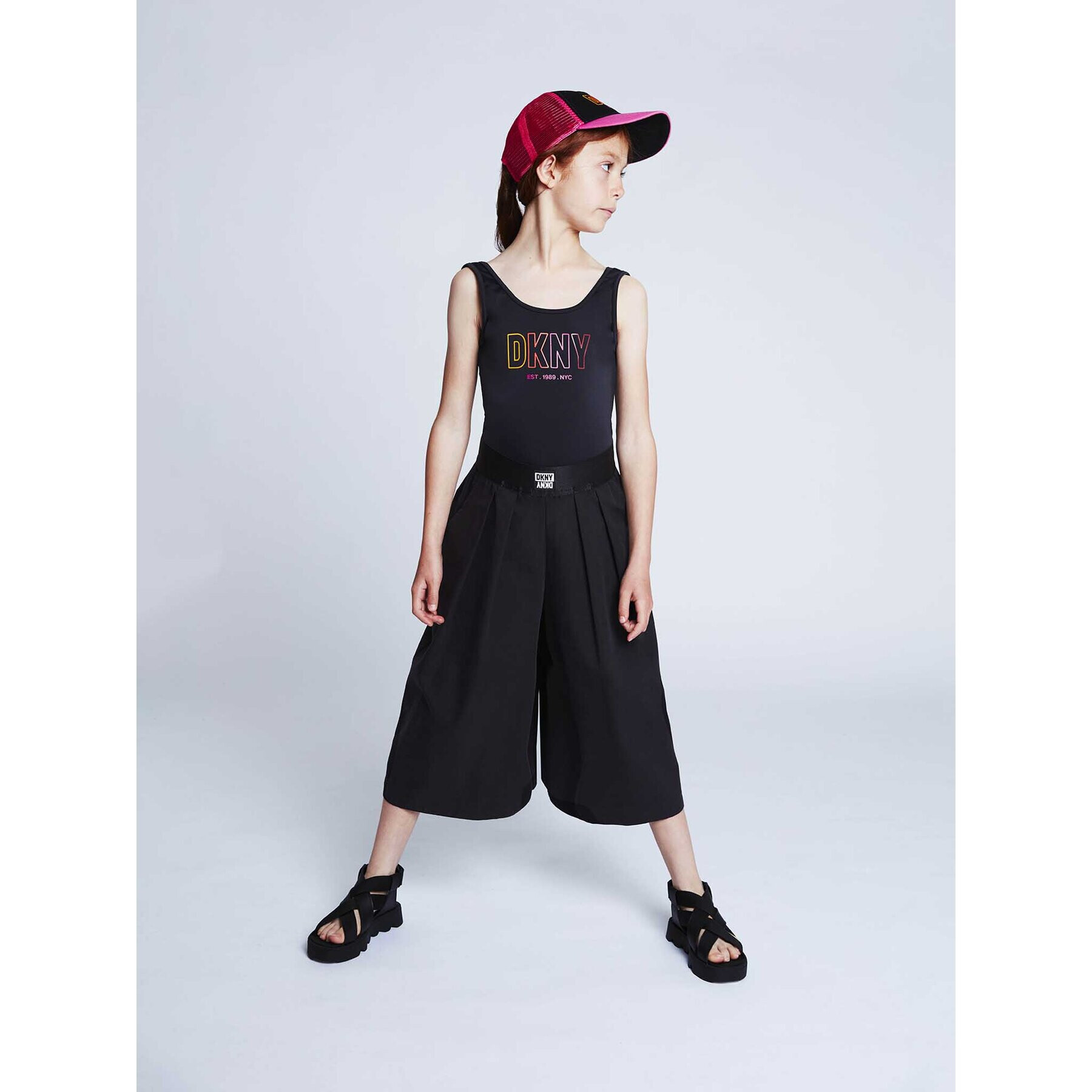 DKNY Kalhoty culottes D34A98 D Černá Loose Fit - Pepit.cz