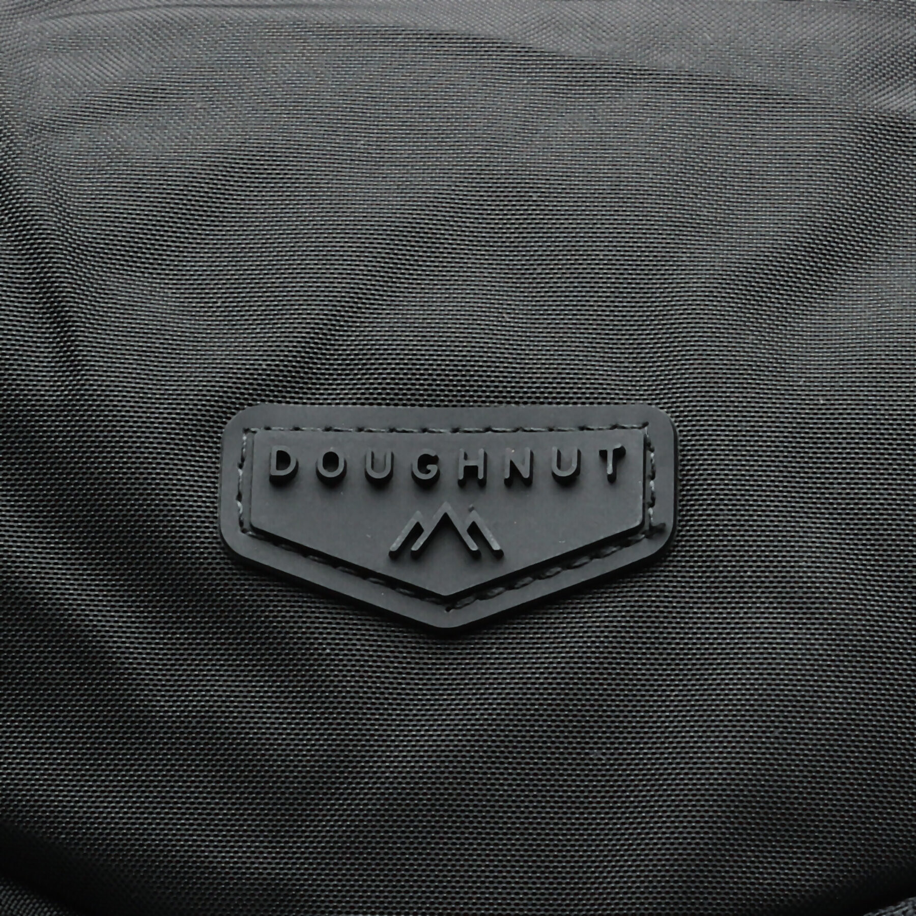 Doughnut Batoh Traveler Messenger D238-0003-F Černá - Pepit.cz