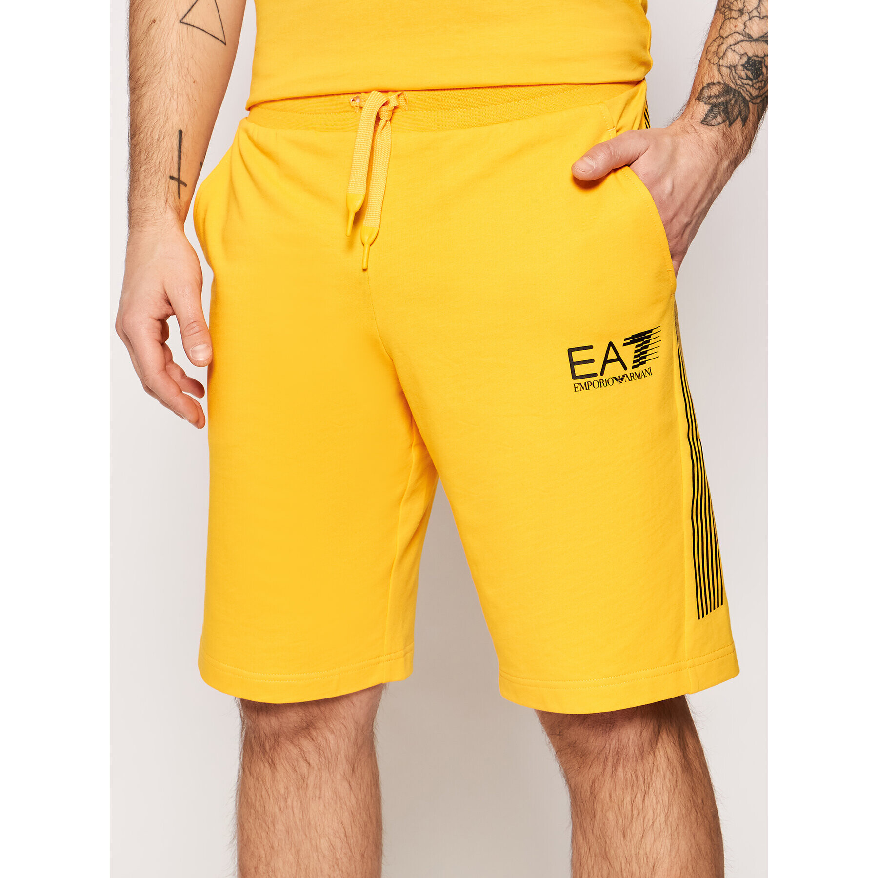 EA7 Emporio Armani Sportovní kraťasy 3KPS67 PJ05Z Žlutá Regular Fit - Pepit.cz