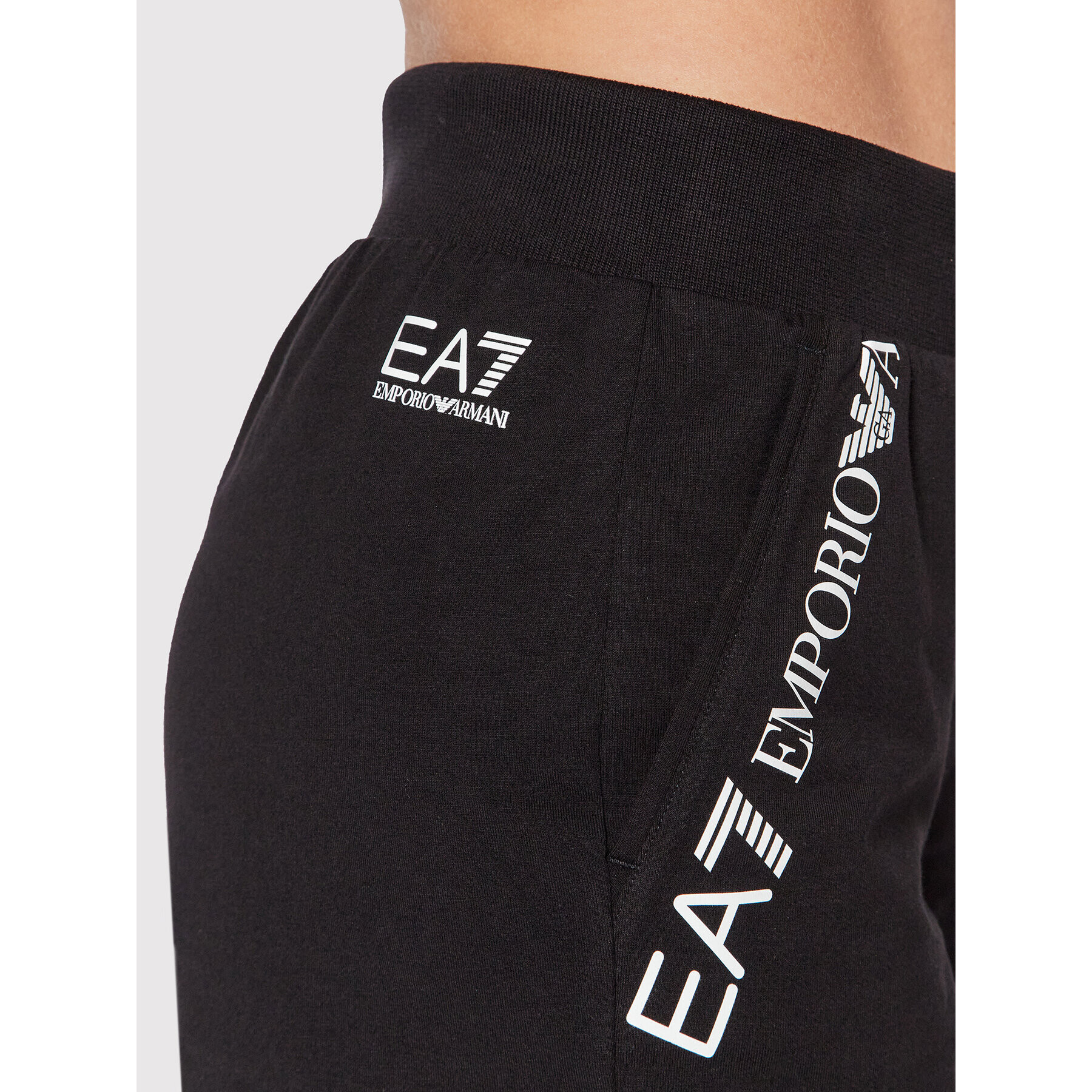 EA7 Emporio Armani Sportovní kraťasy 3LTS54 TJCQZ 1200 Černá Regular Fit - Pepit.cz