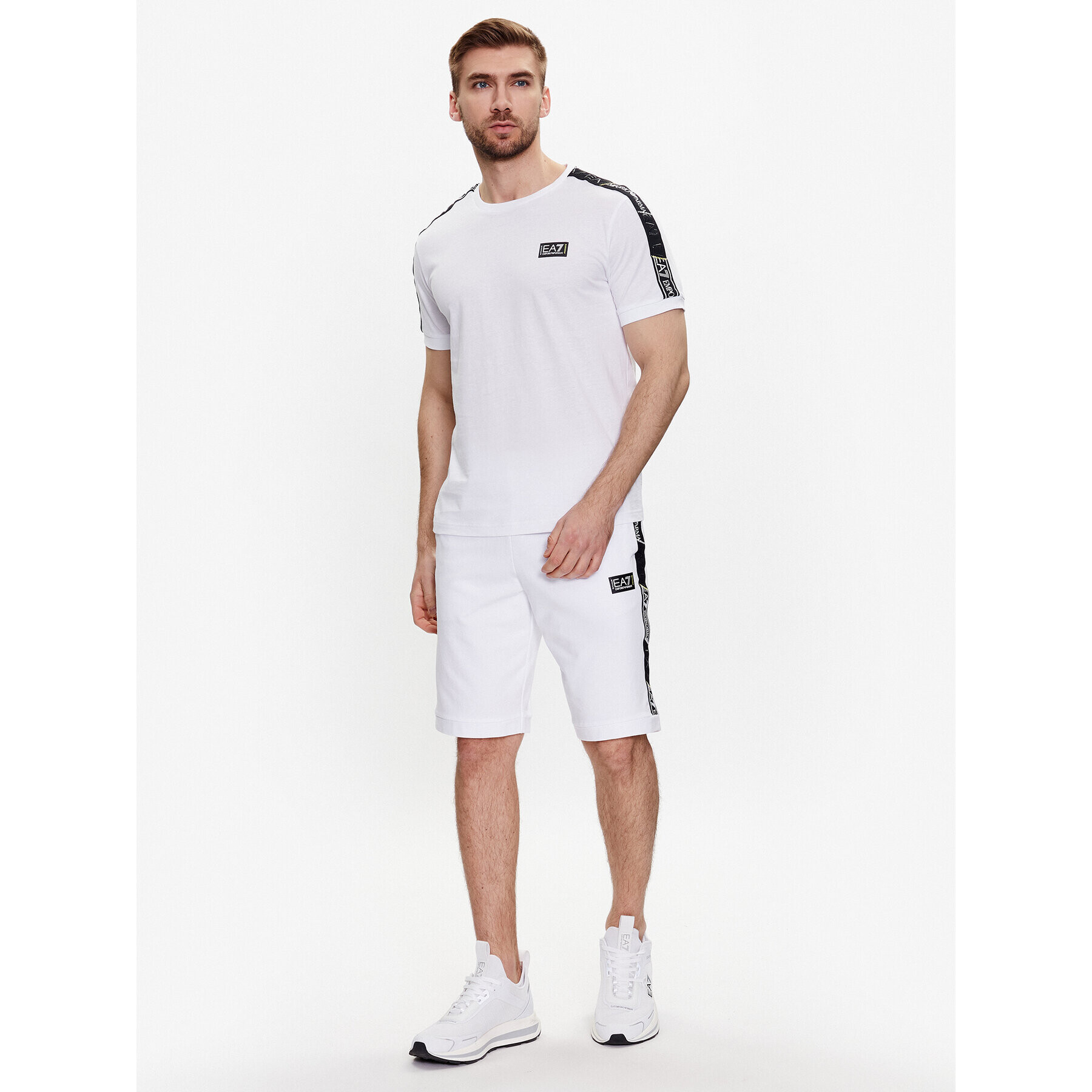 EA7 Emporio Armani Sportovní kraťasy 3RPS56 PJ05Z 1100 Bílá Regular Fit - Pepit.cz