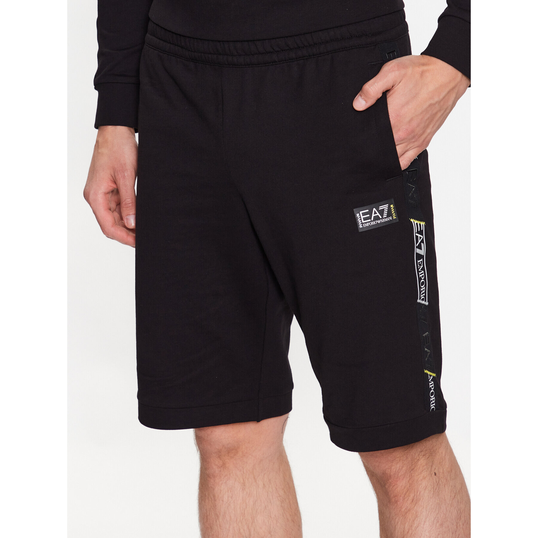 EA7 Emporio Armani Sportovní kraťasy 3RPS56 PJ05Z 1200 Černá Regular Fit - Pepit.cz