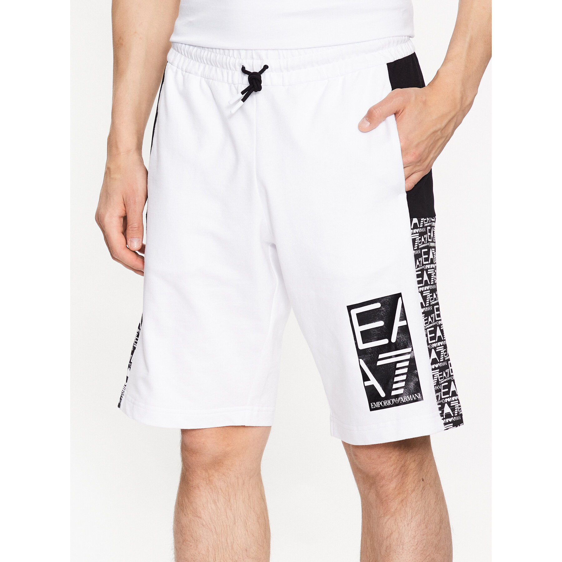 EA7 Emporio Armani Sportovní kraťasy 3RPS62 PJ05Z 1100 Bílá Regular Fit - Pepit.cz