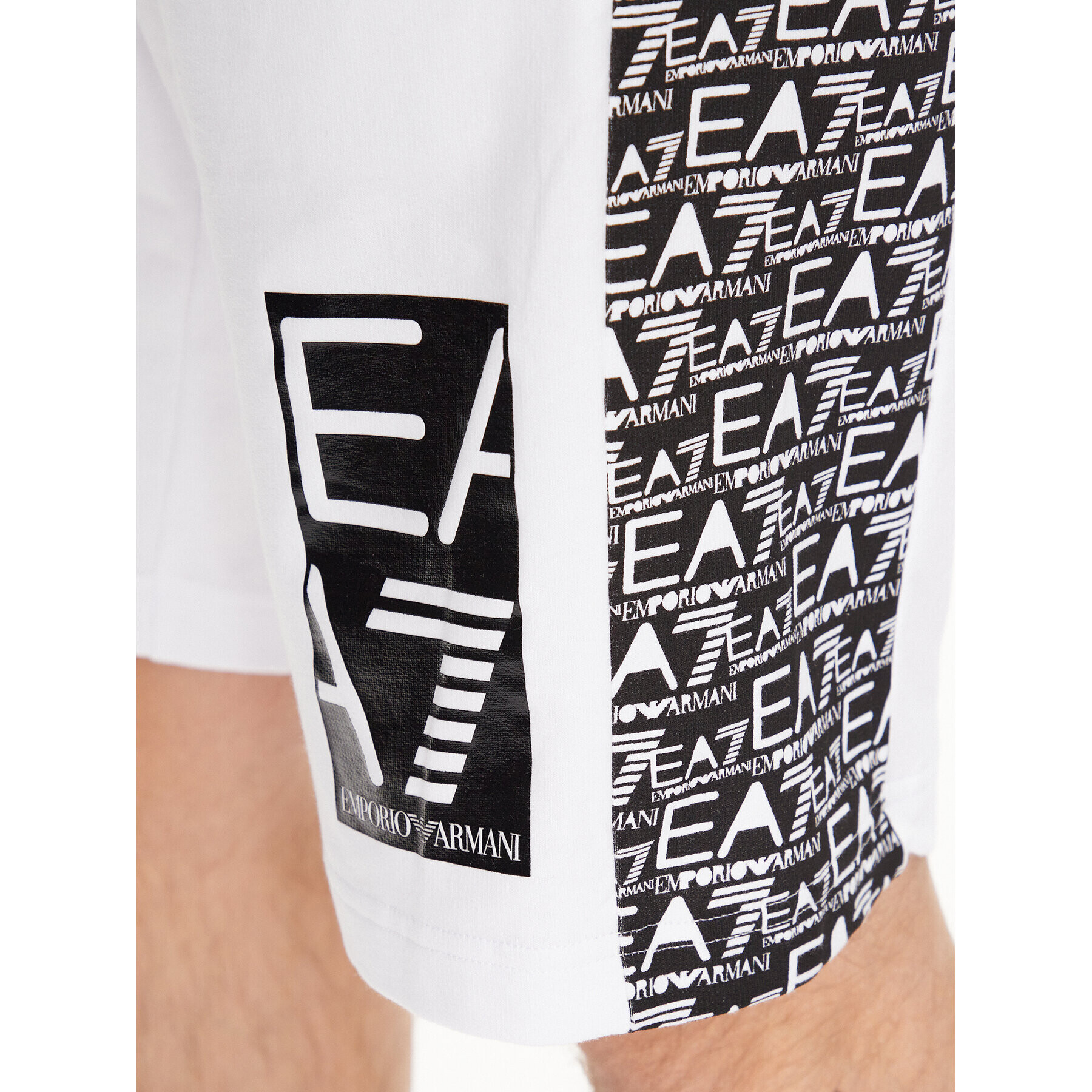 EA7 Emporio Armani Sportovní kraťasy 3RPS62 PJ05Z 1100 Bílá Regular Fit - Pepit.cz