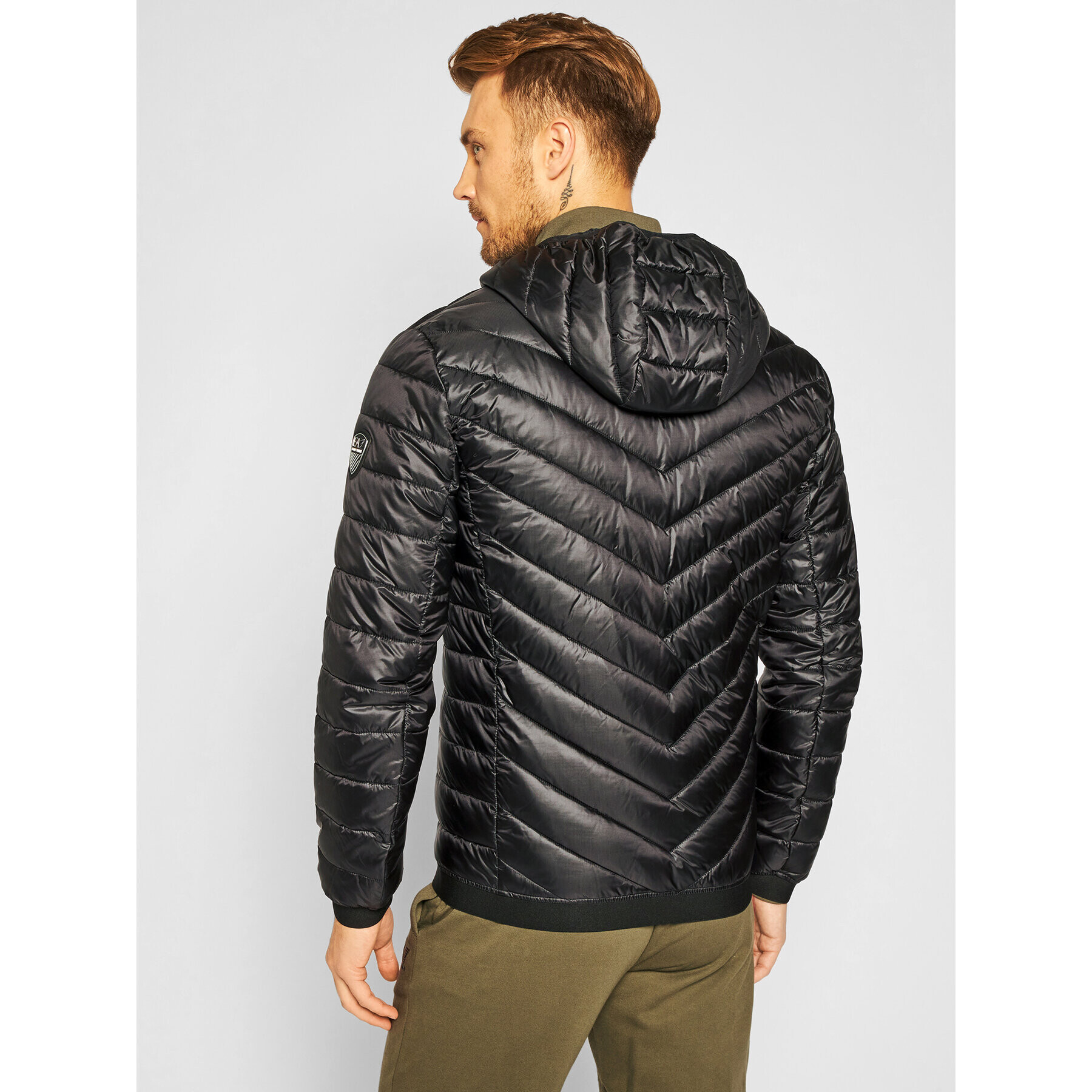 EA7 Emporio Armani Vatovaná bunda 6HPB45 PNQ9Z 1200 Černá Regular Fit - Pepit.cz