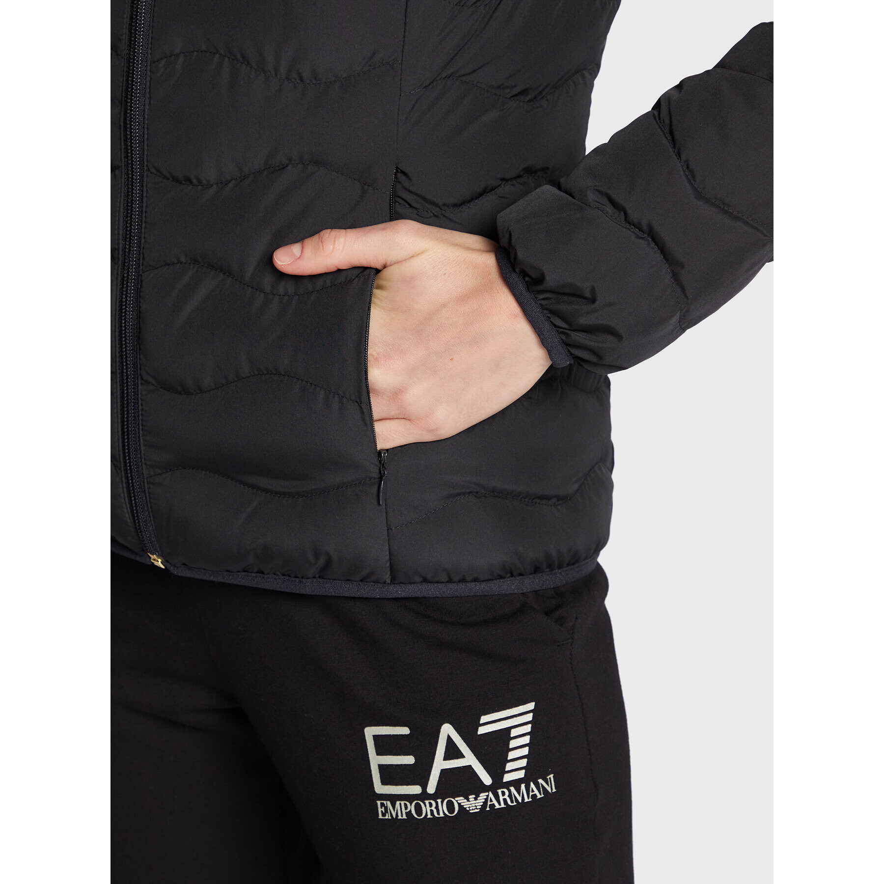 EA7 Emporio Armani Vatovaná bunda 8NTB21 TNF8Z 0200 Černá Regular Fit - Pepit.cz