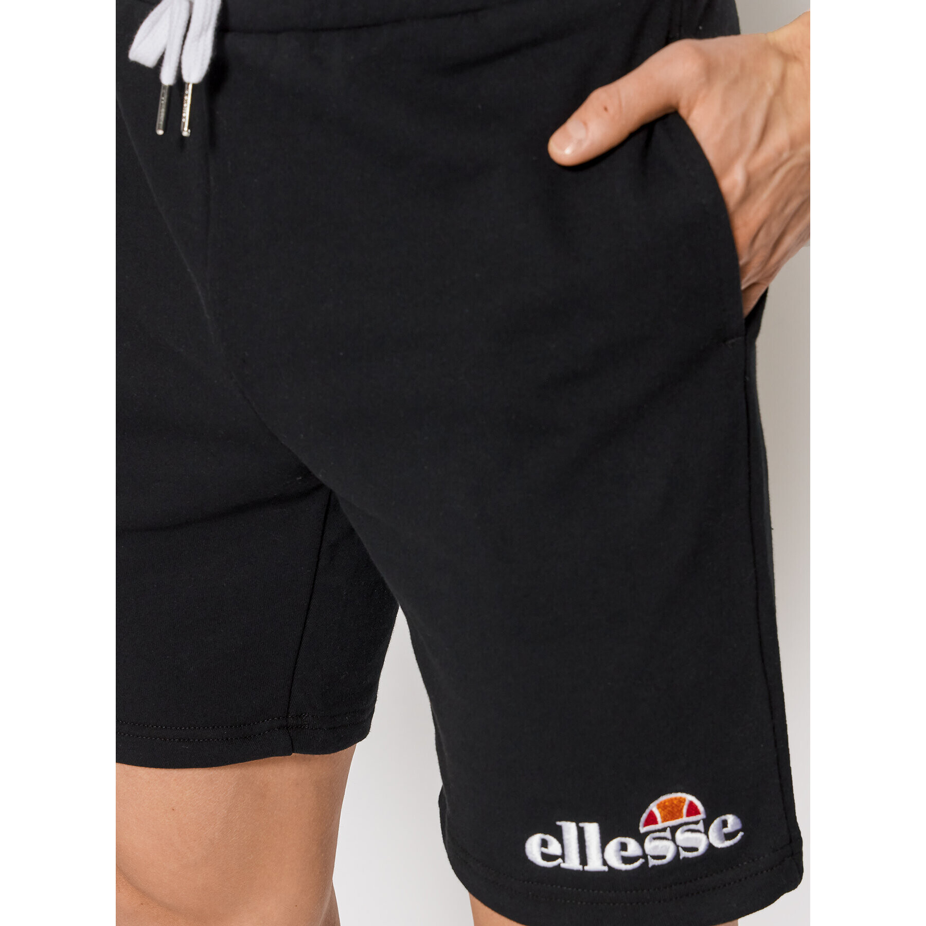 Ellesse Sportovní kraťasy Silvan SHF09162 Černá Regular Fit - Pepit.cz