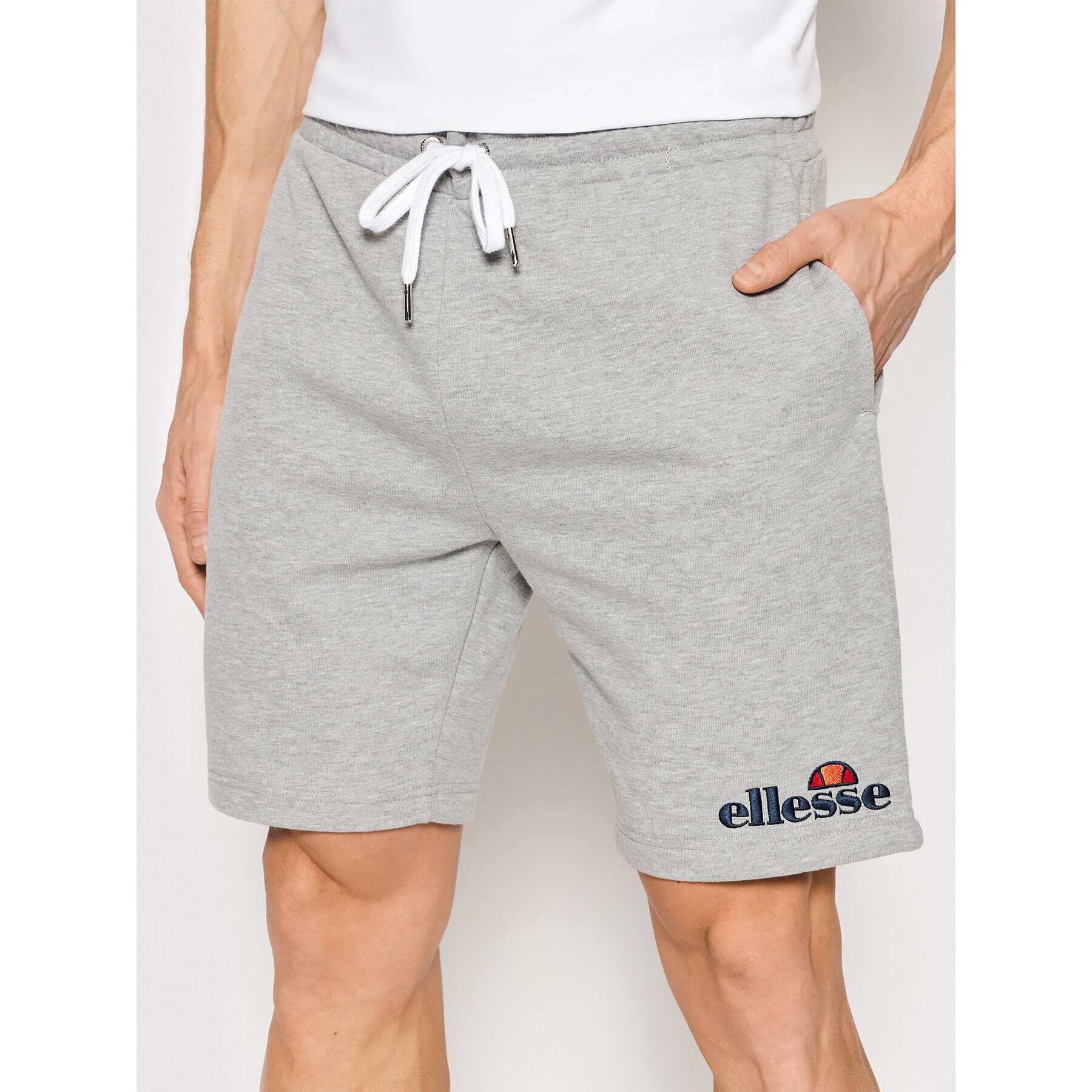 Ellesse Sportovní kraťasy Silvan SHF09162 Šedá Regular Fit - Pepit.cz