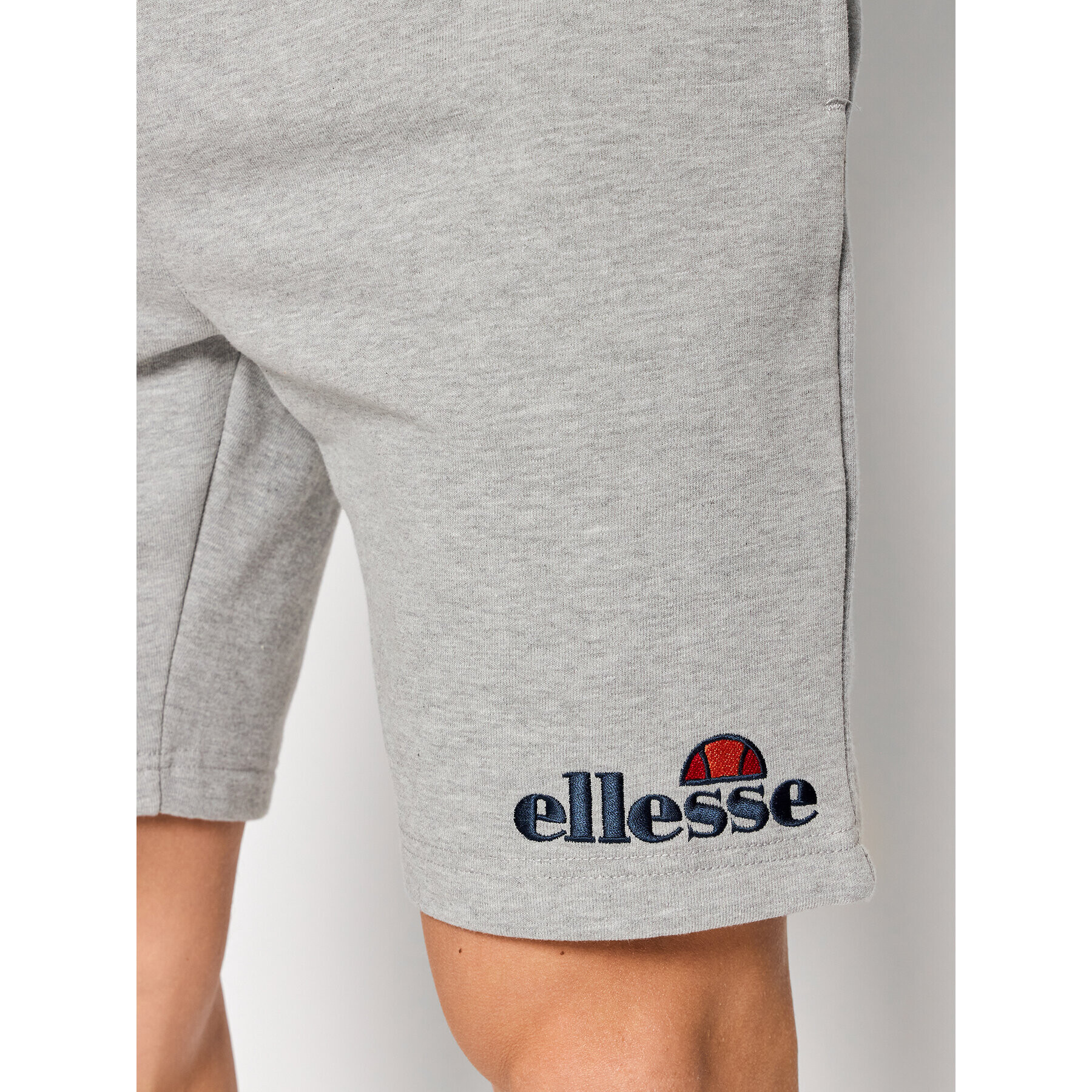 Ellesse Sportovní kraťasy Silvan SHF09162 Šedá Regular Fit - Pepit.cz