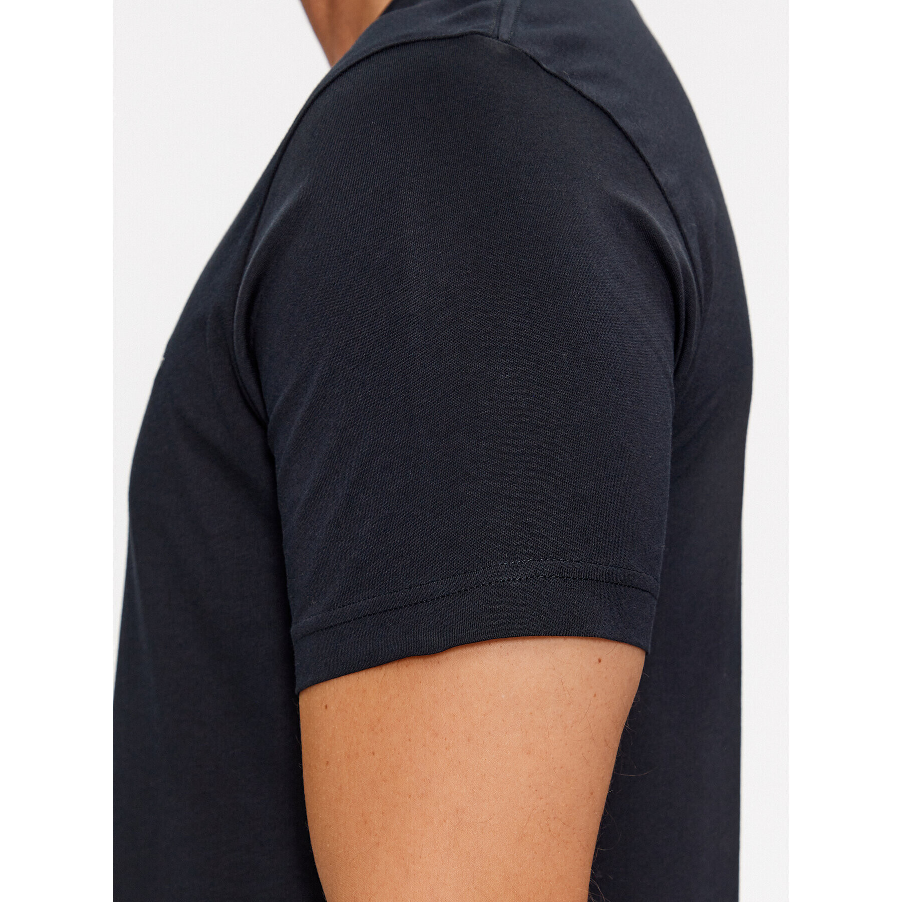 Gant T-Shirt Slim Shield V-Neck 2003186 Černá Slim Fit - Pepit.cz