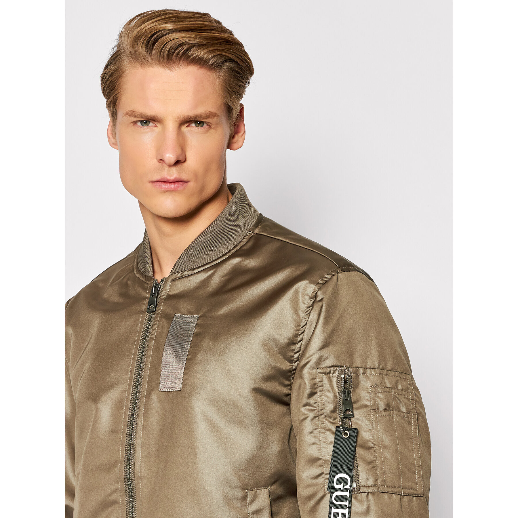 Guess Bunda bomber Es Satin M1GL01 R81M2 Hnědá Relaxed Fit - Pepit.cz