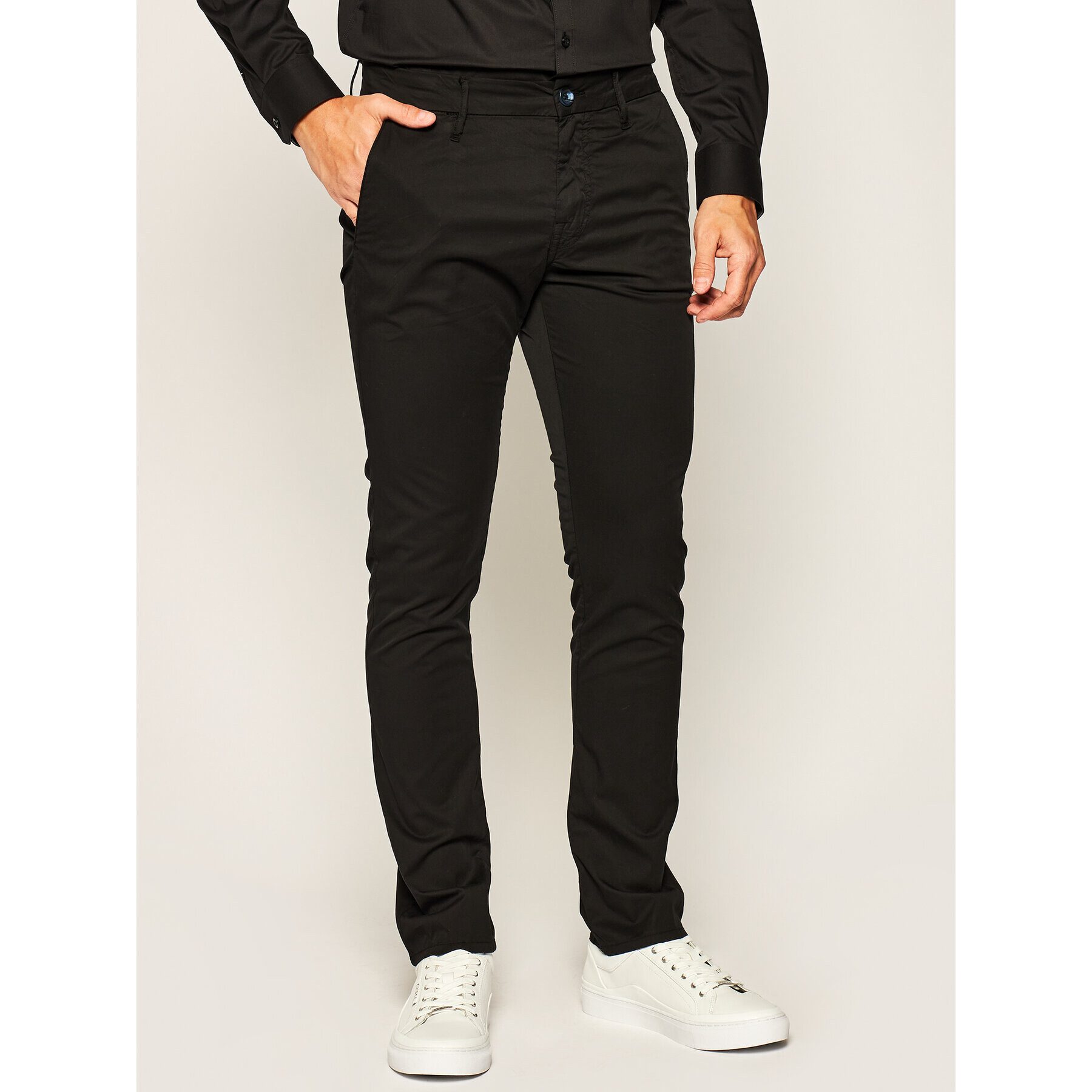 Guess Chino kalhoty Daniel M02B29 WCRJ1 Černá Skinny Fit - Pepit.cz