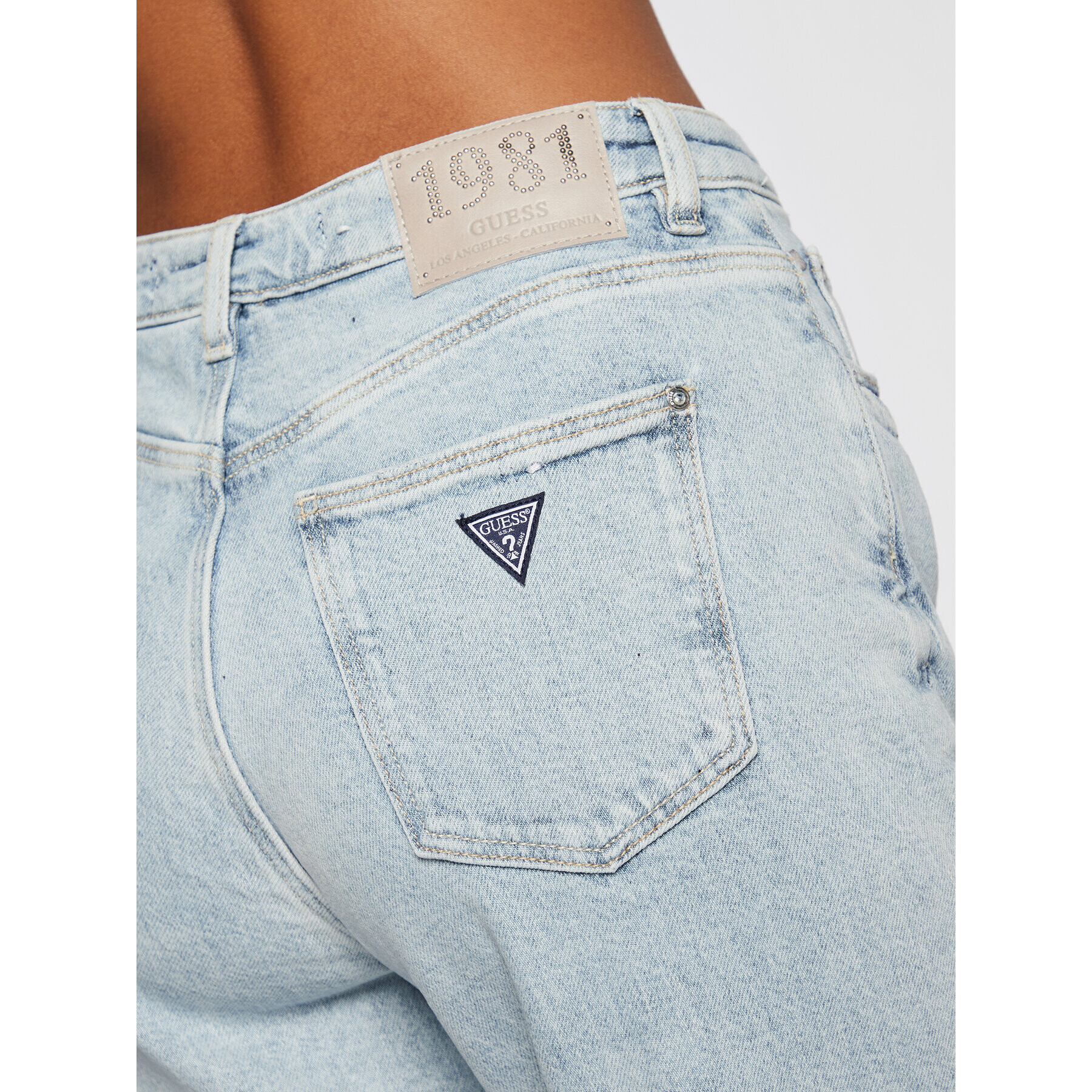 Guess Jeansy W3RA21 D4WB1 Modrá Mom Fit - Pepit.cz