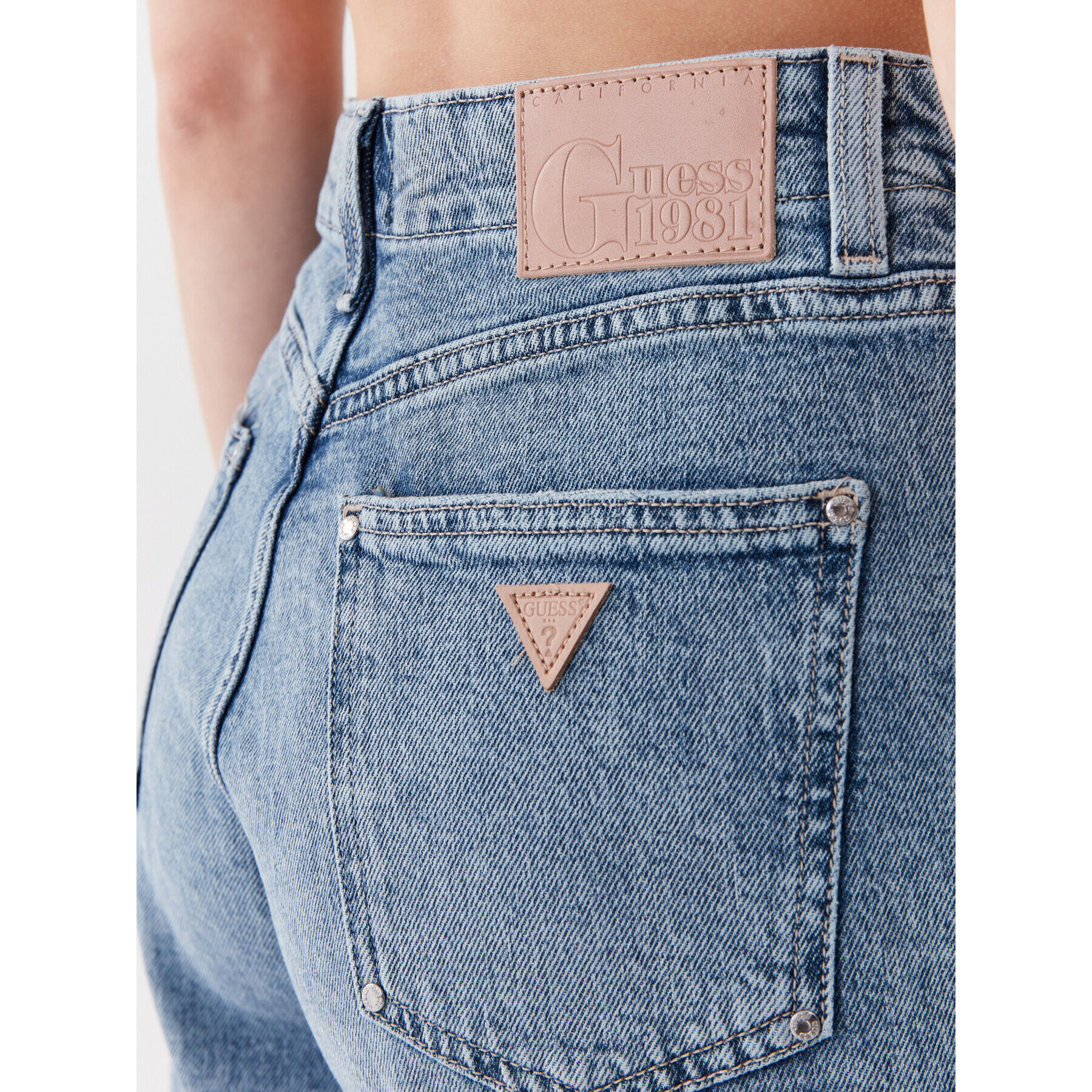 Guess Jeansy W3YA96 D4MSM Modrá Mom Fit - Pepit.cz