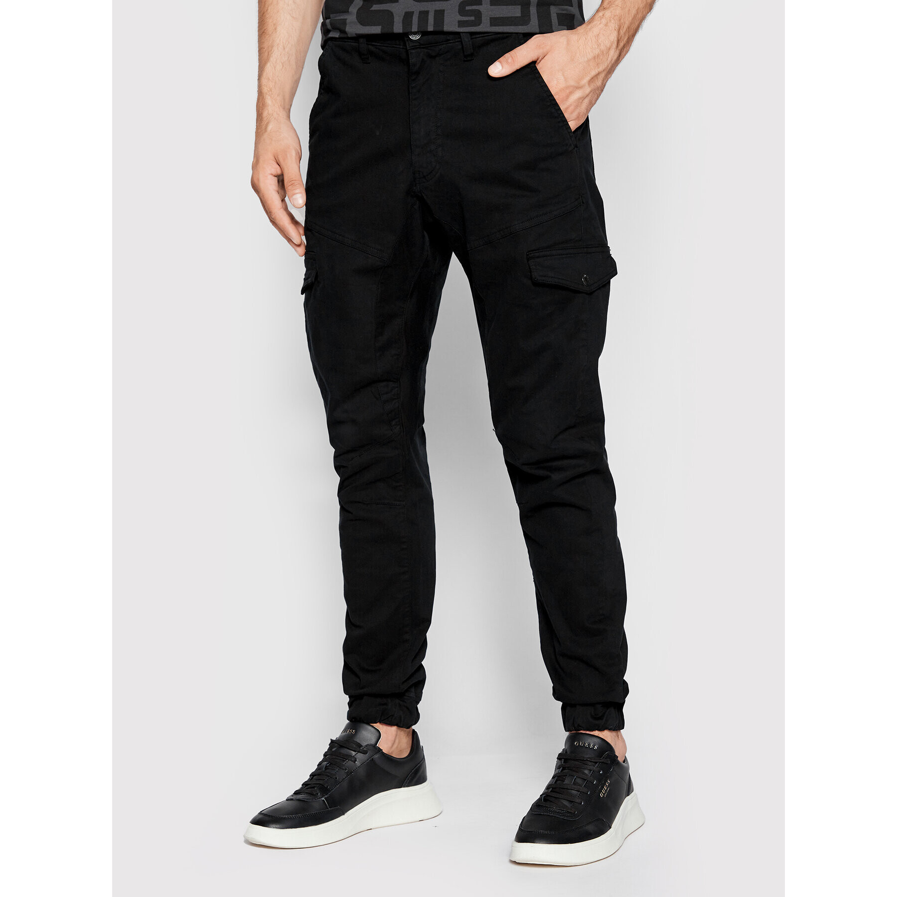 Guess Kalhoty z materiálu M2YB17 WEOP4 Černá Slim Fit - Pepit.cz