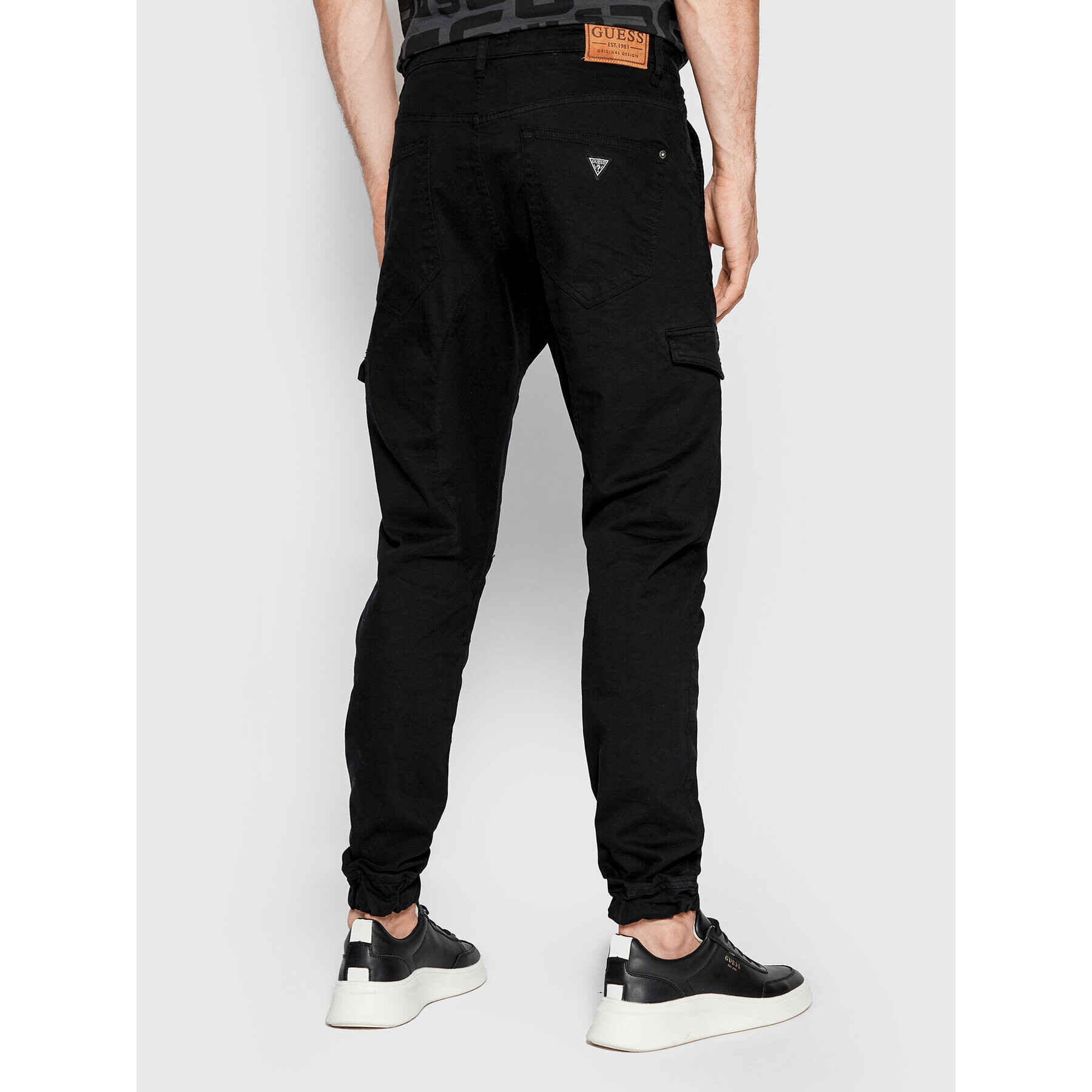 Guess Kalhoty z materiálu M2YB17 WEOP4 Černá Slim Fit - Pepit.cz