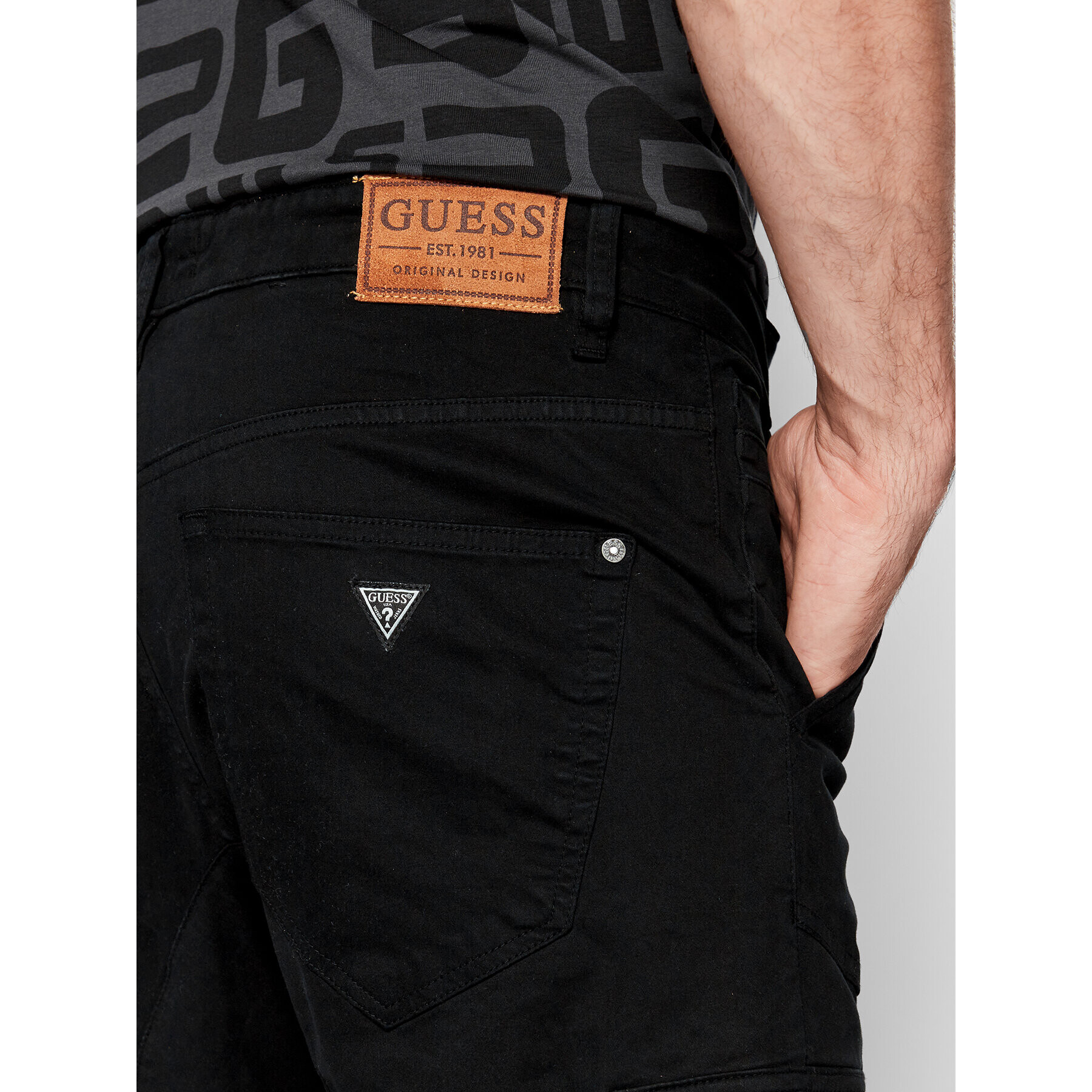 Guess Kalhoty z materiálu M2YB17 WEOP4 Černá Slim Fit - Pepit.cz