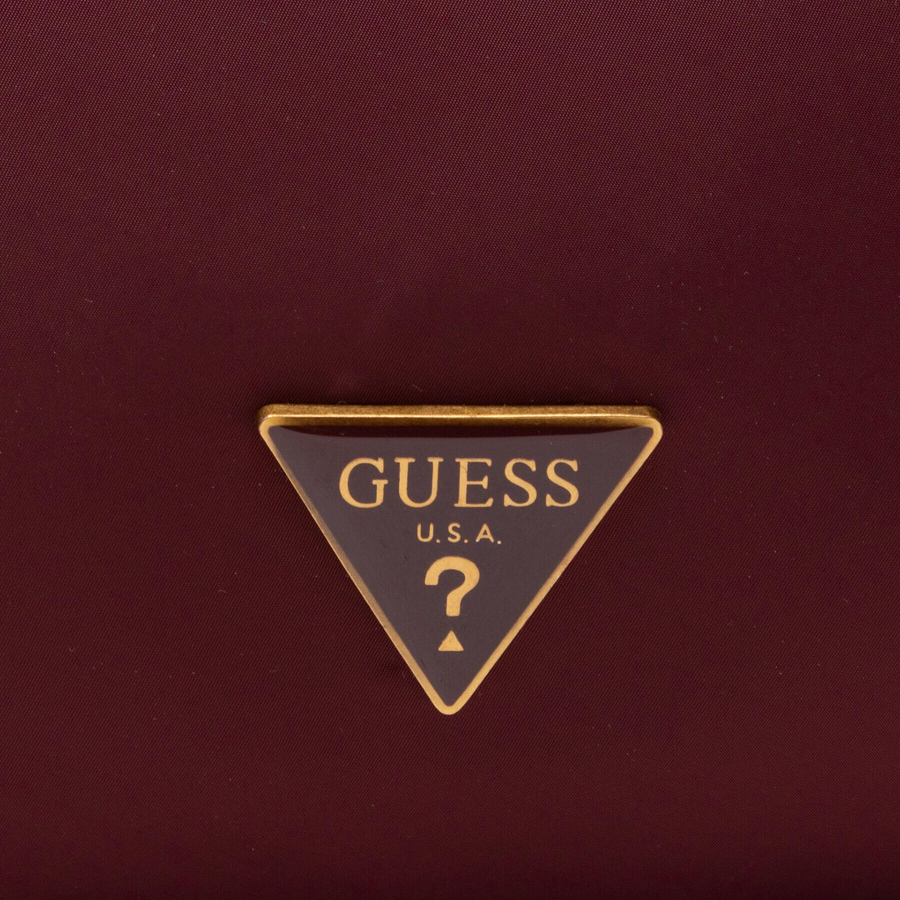 Guess Kosmetický kufřík PWEIMI P1474 Bordó - Pepit.cz