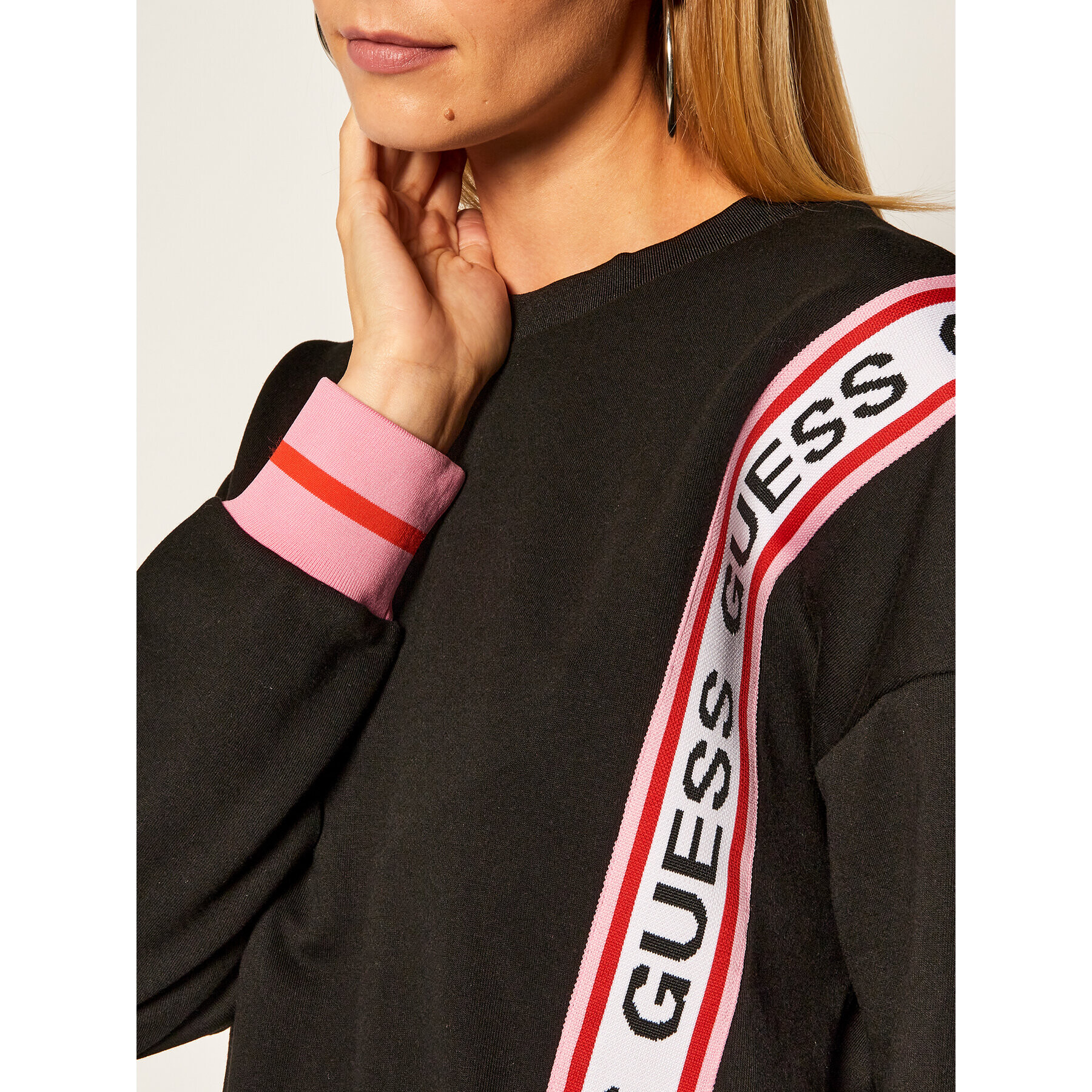 Guess Mikina Clemence W0YQ13 K8800 Černá Regular Fit - Pepit.cz