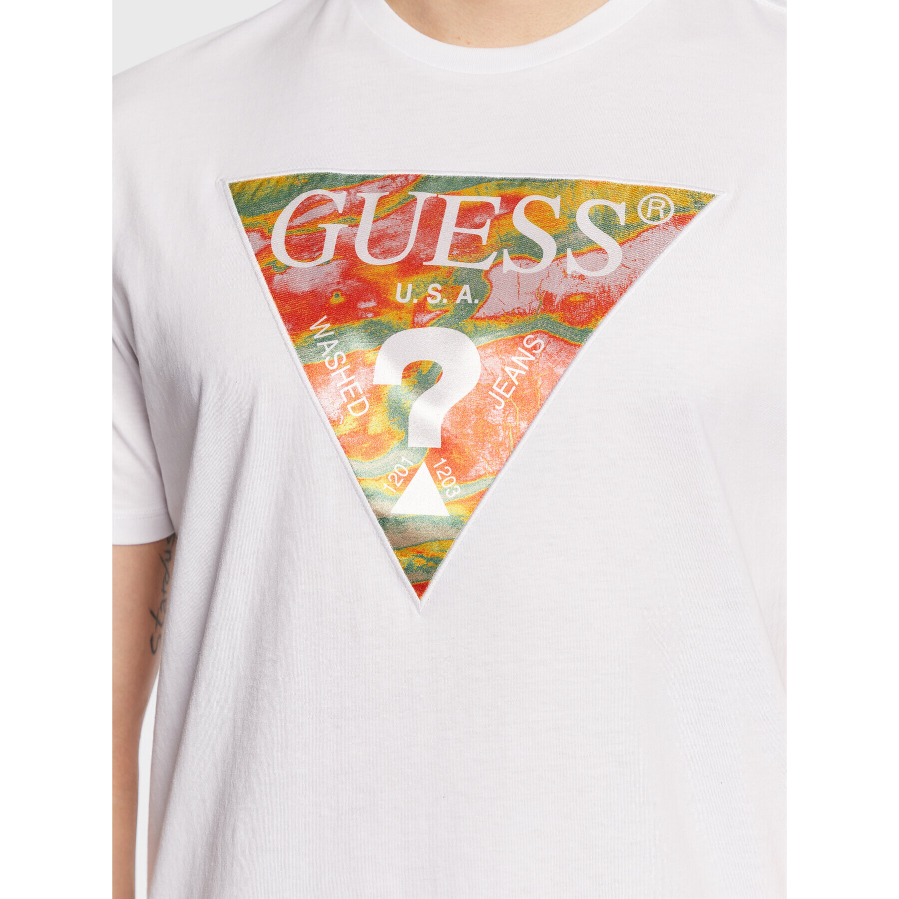 Guess T-Shirt Abstract Logo M3GI57 K9RM1 Bílá Slim Fit - Pepit.cz