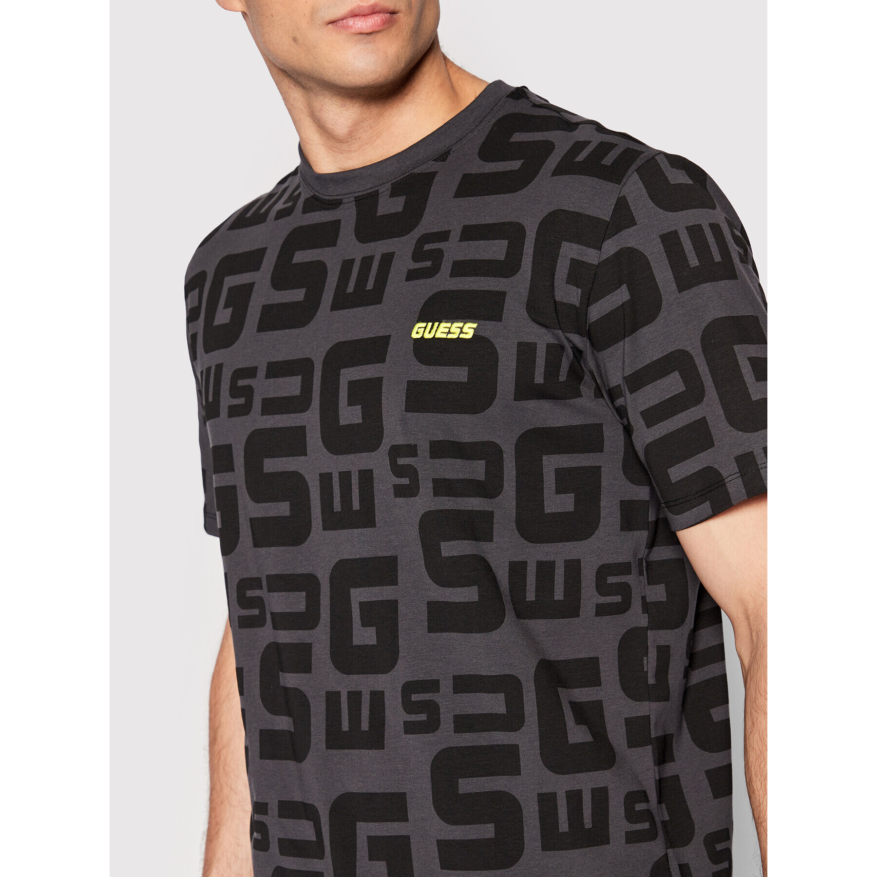 Guess T-Shirt All Over Logo Z2YI08 J1311 Černá Regular Fit - Pepit.cz