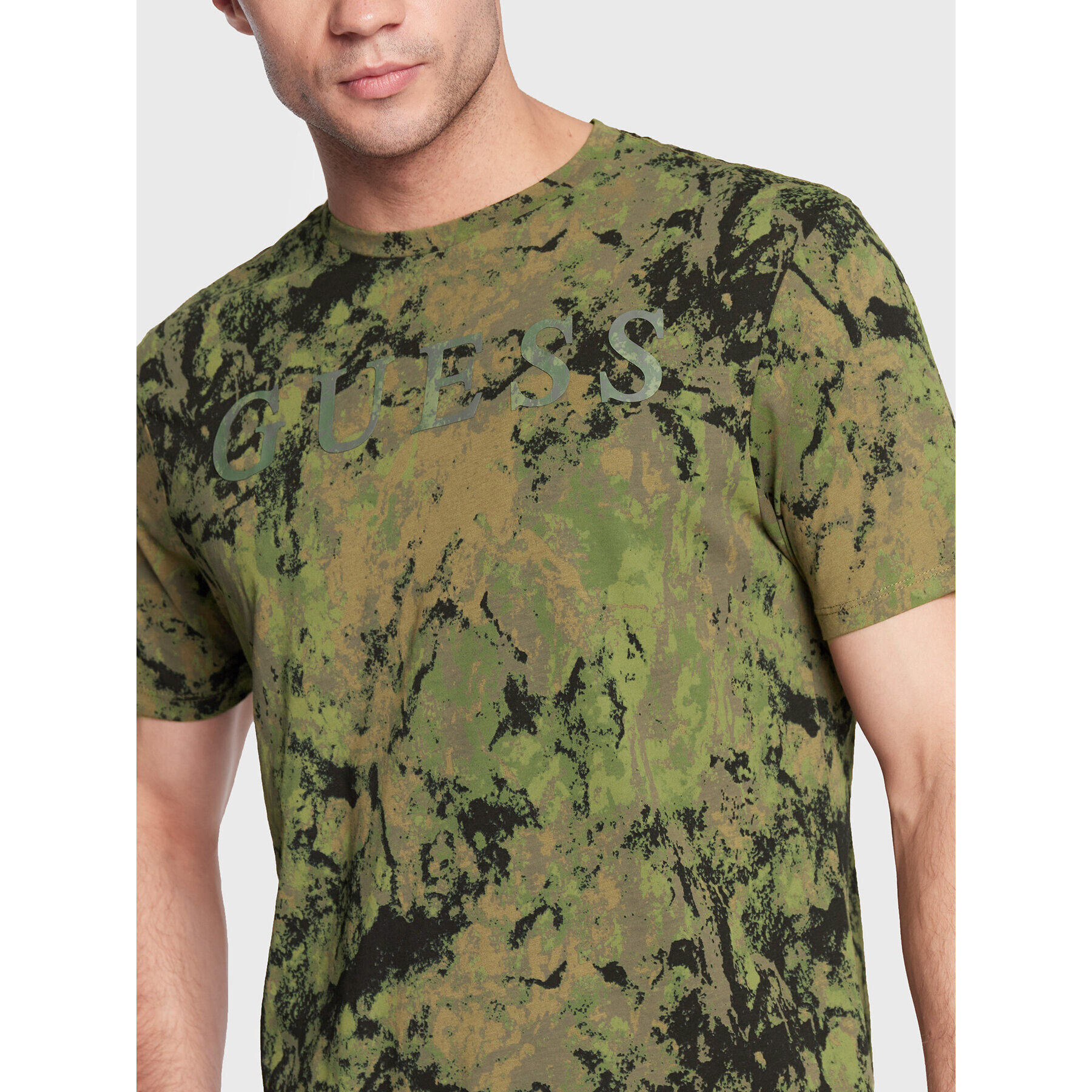 Guess T-Shirt Camo M2BI66 K9RM4 Zelená Regular Fit - Pepit.cz