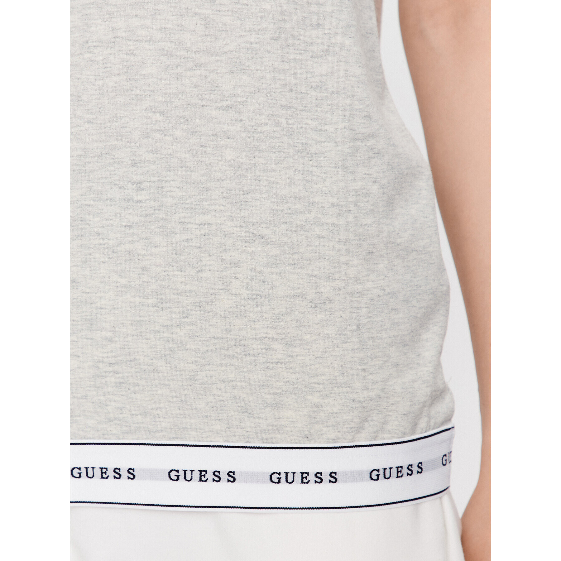 Guess T-Shirt Carrie O2BM08 KBBU1 Šedá Regular Fit - Pepit.cz