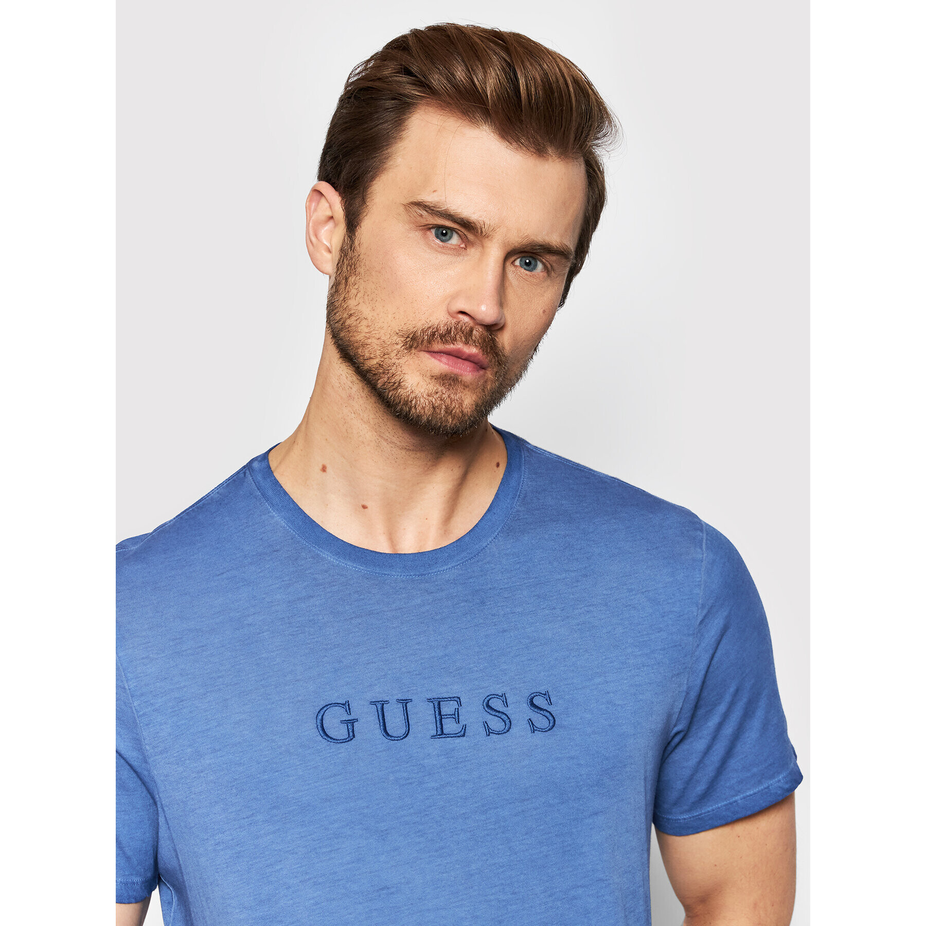 Guess T-Shirt Classic M2GP24 K7HD0 Modrá Regular Fit - Pepit.cz