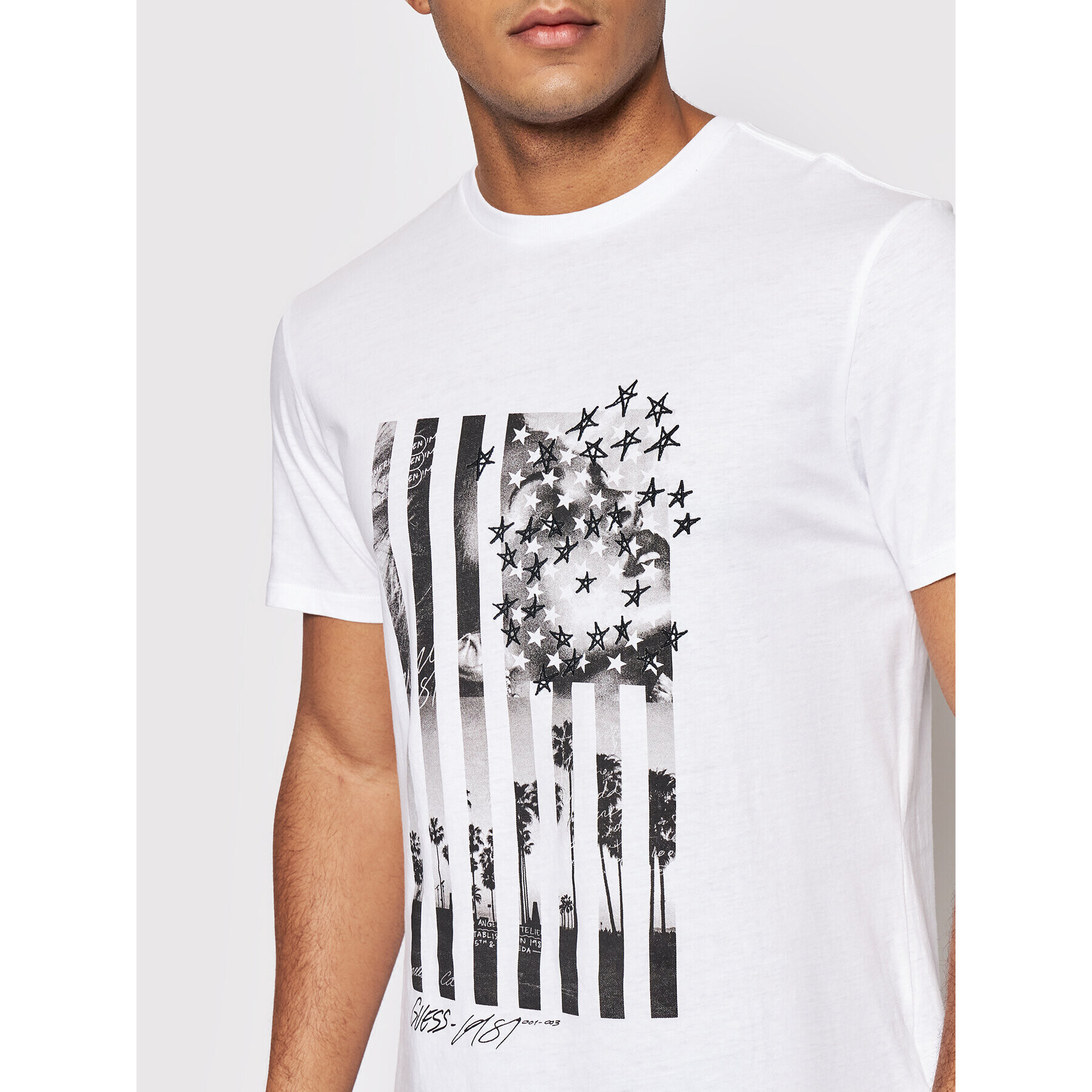 Guess T-Shirt Flag Collage M2GI43 K9RM1 Bílá Regular Fit - Pepit.cz