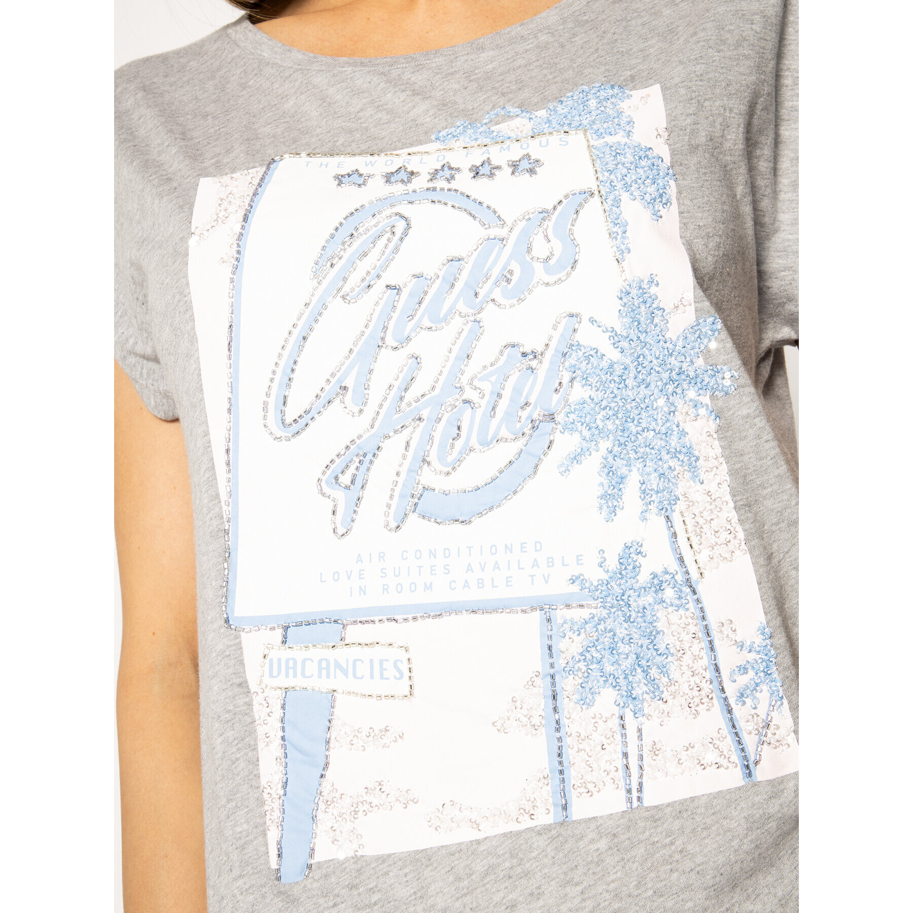 Guess T-Shirt Glamour Tee W0GI50 K46D0 Šedá Regular Fit - Pepit.cz