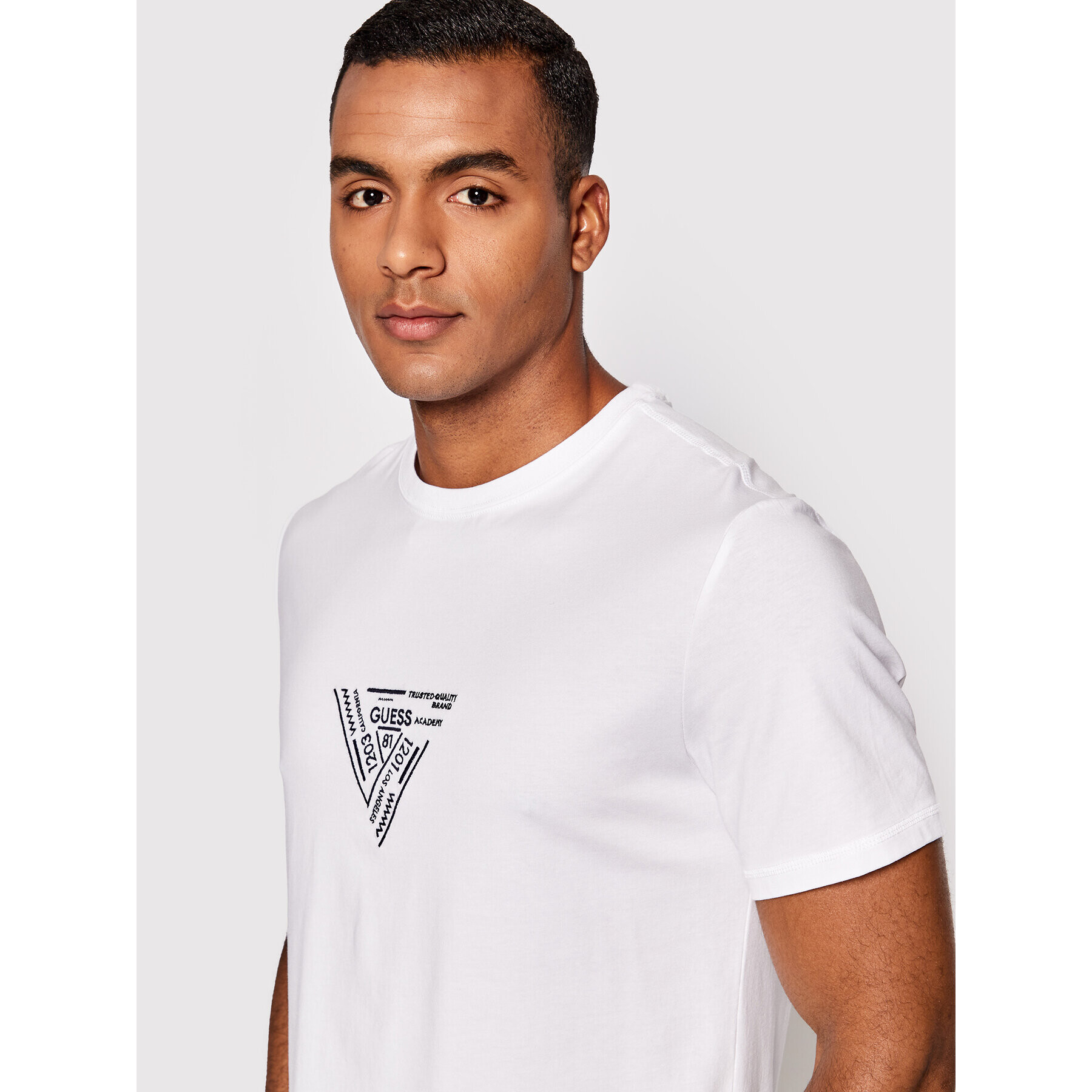 Guess T-Shirt Jimmy M2YI30 J1311 Bílá Slim Fit - Pepit.cz