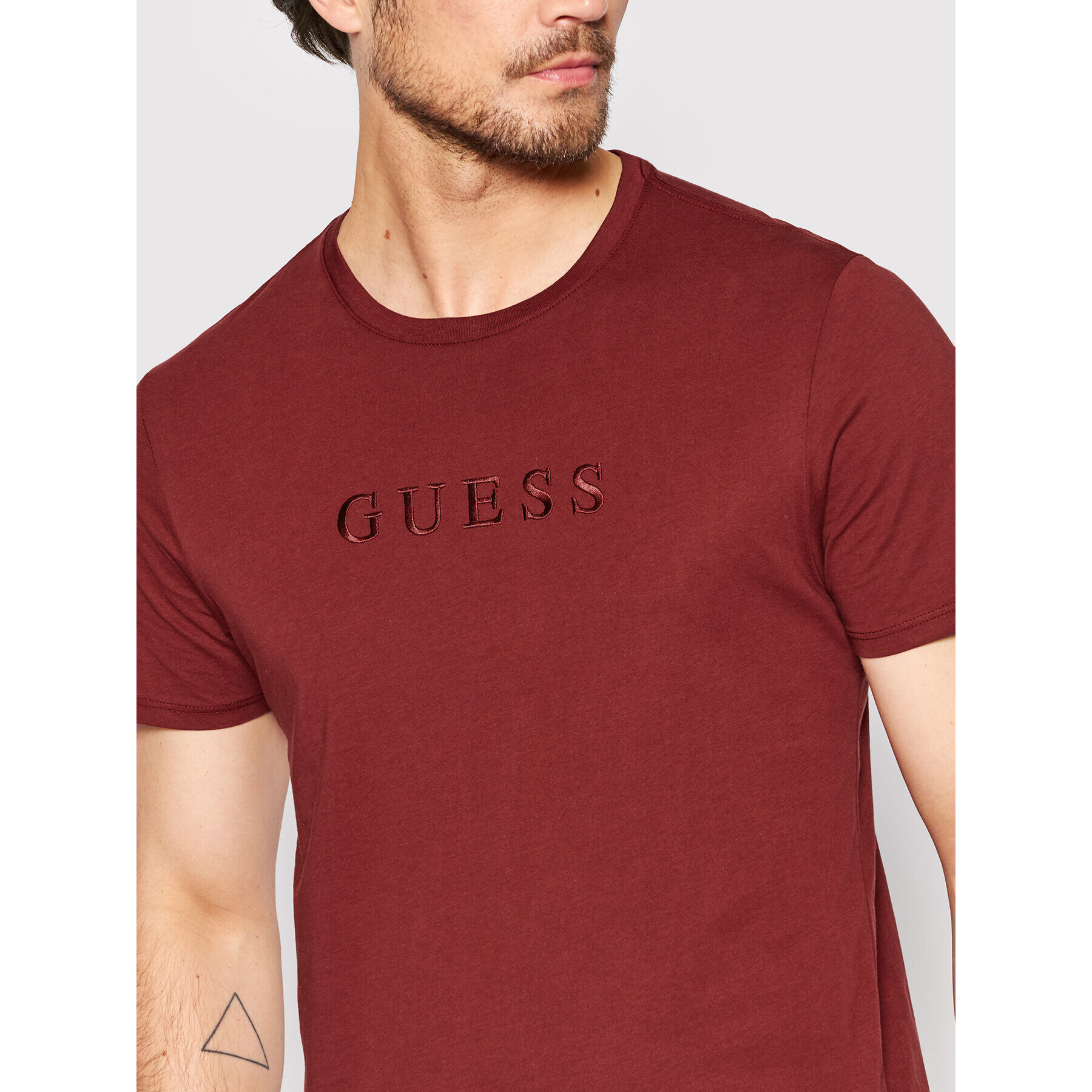 Guess T-Shirt M82P64 R7HD0 Bordó Regular Fit - Pepit.cz