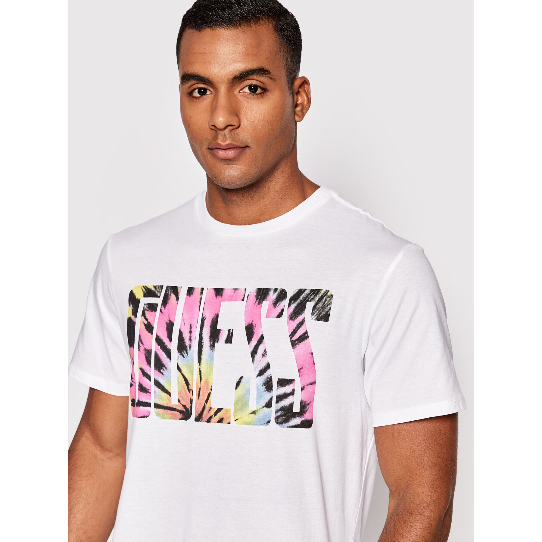 Guess T-Shirt Tie Die M2GI73 K9RM1 Bílá Slim Fit - Pepit.cz