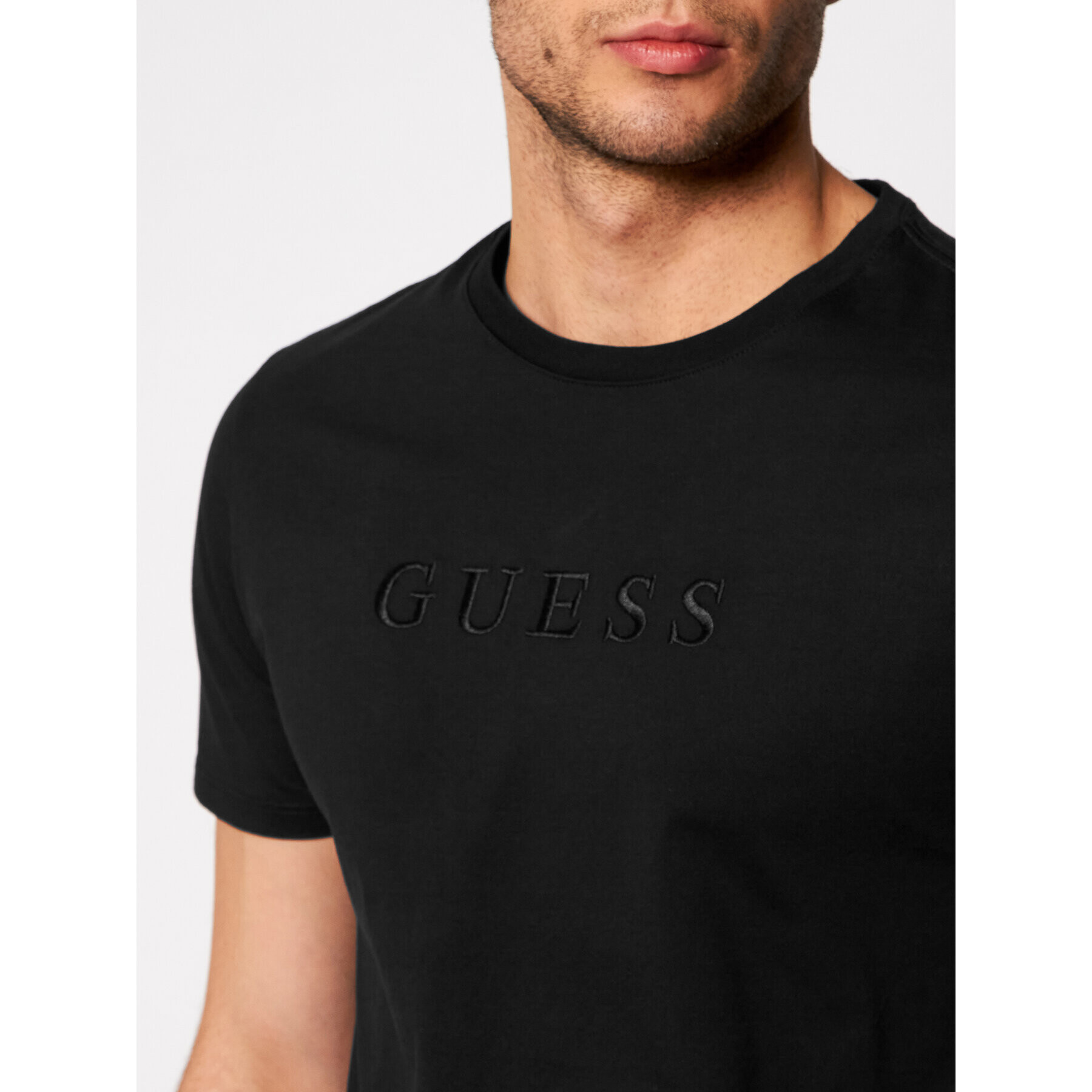 Guess T-Shirt Tone-On-Tone Logo M82P64 R7HD0 Černá Regular Fit - Pepit.cz