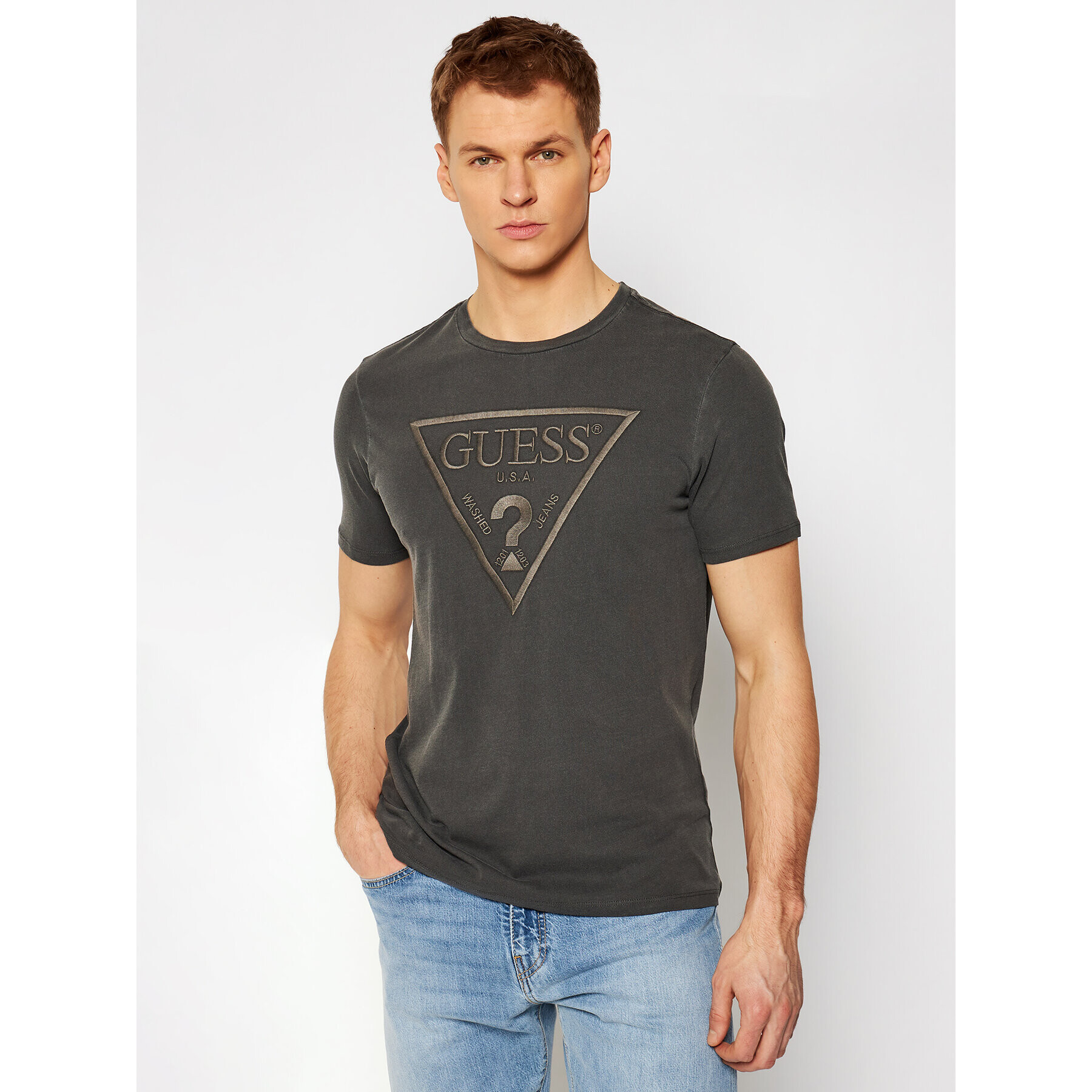 Guess T-Shirt Triangle M0BI1J R9YK0 Šedá Slim Fit - Pepit.cz