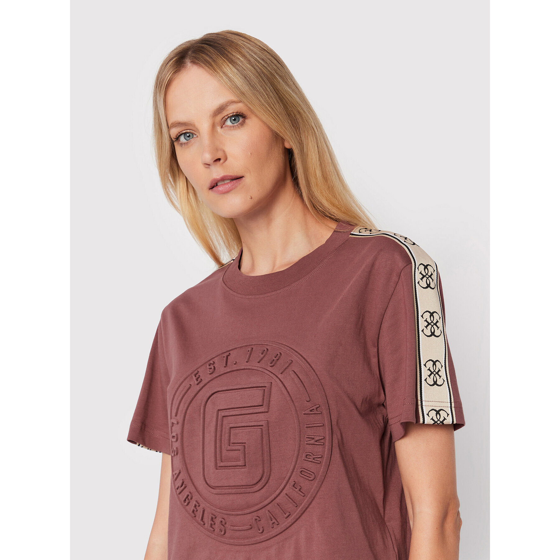 Guess T-Shirt V2BI05 I3Z14 Bordó Relaxed Fit - Pepit.cz