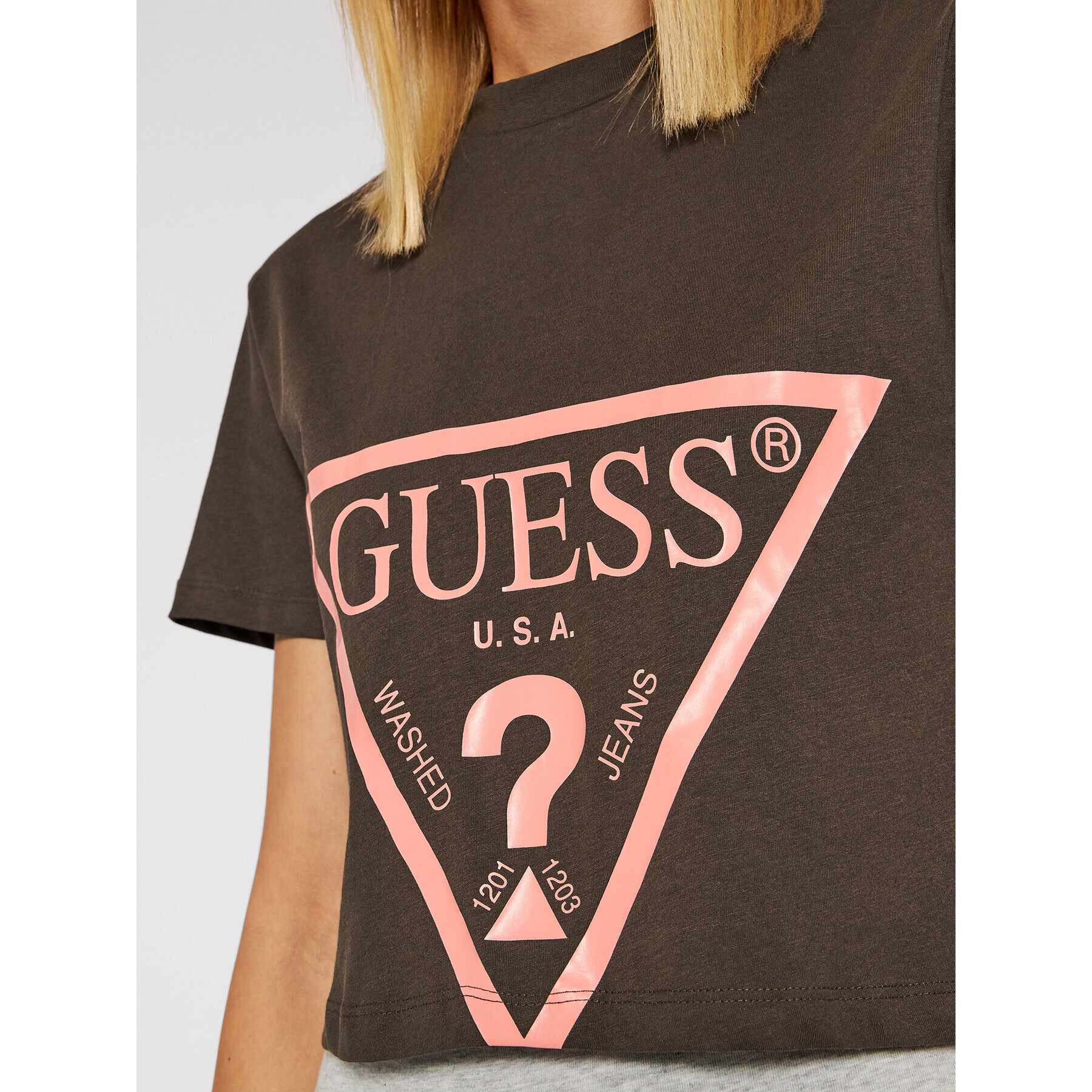 Guess T-Shirt V2RI00 K8HM0 Hnědá Relaxed Fit - Pepit.cz