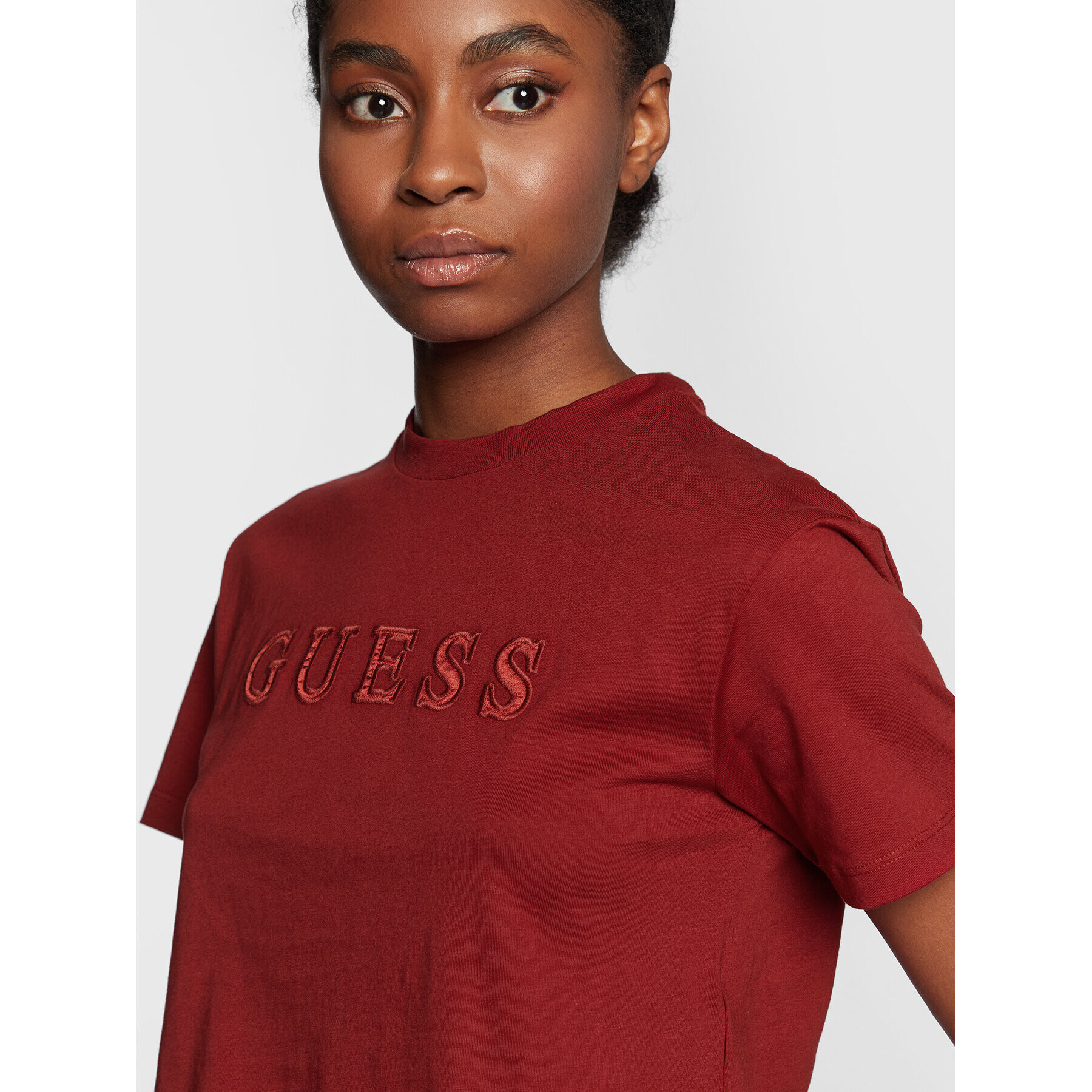 Guess T-Shirt V2RI07 K8HM0 Bordó Regular Fit - Pepit.cz