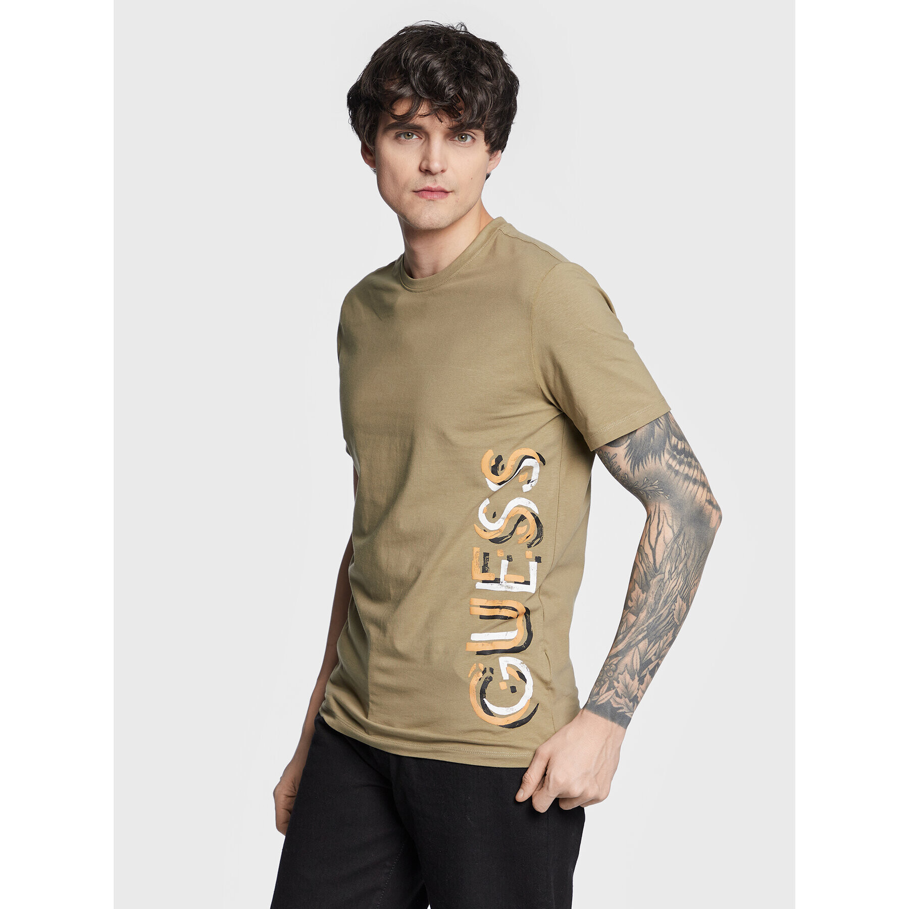 Guess T-Shirt Vertical Logo M3GI22 J1314 Zelená Slim Fit - Pepit.cz